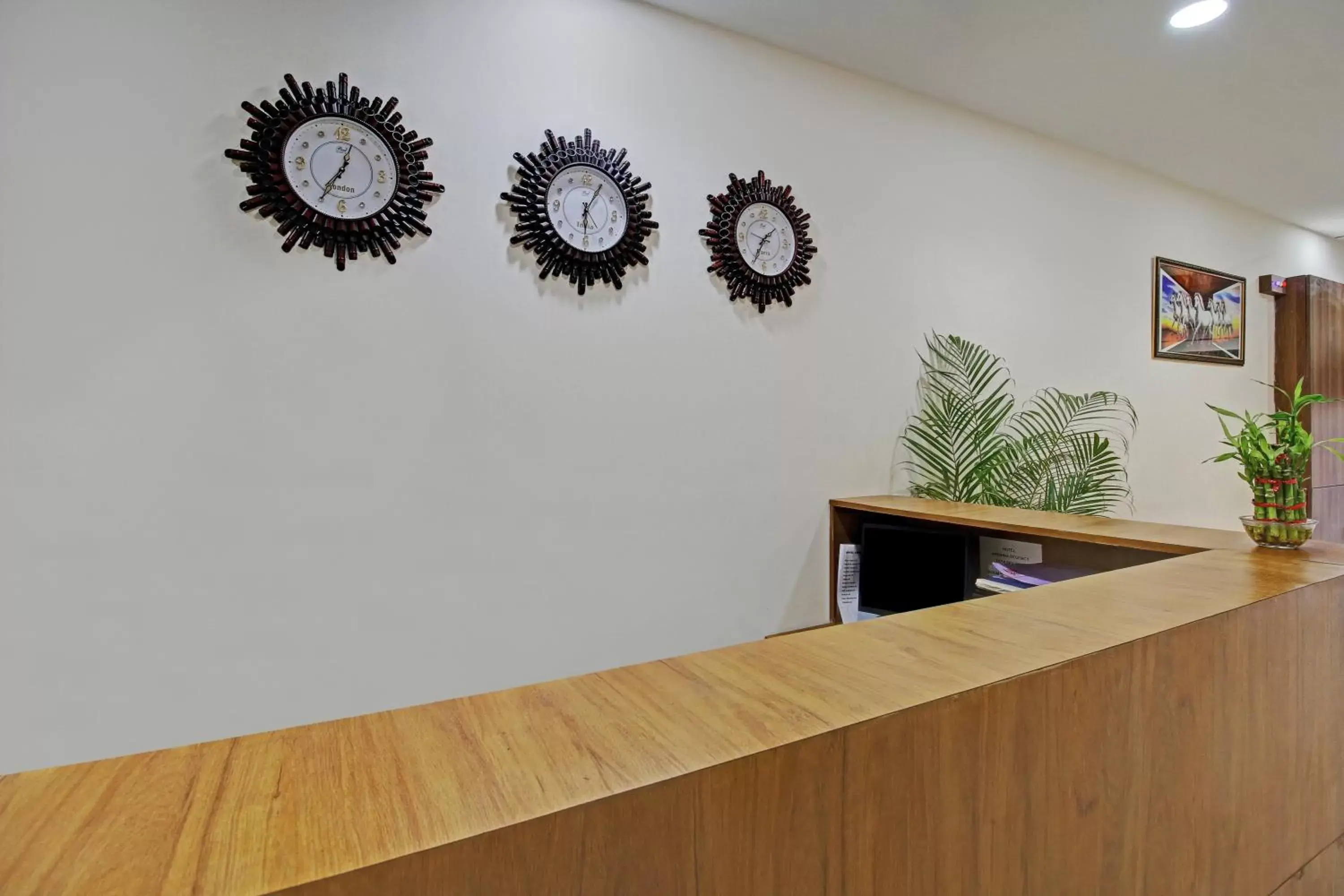 Lobby or reception in Treebo Krishna Regency ISBT Bus Stop Lobby or reception in Treebo Krishna Regency ISBT Bus Stop