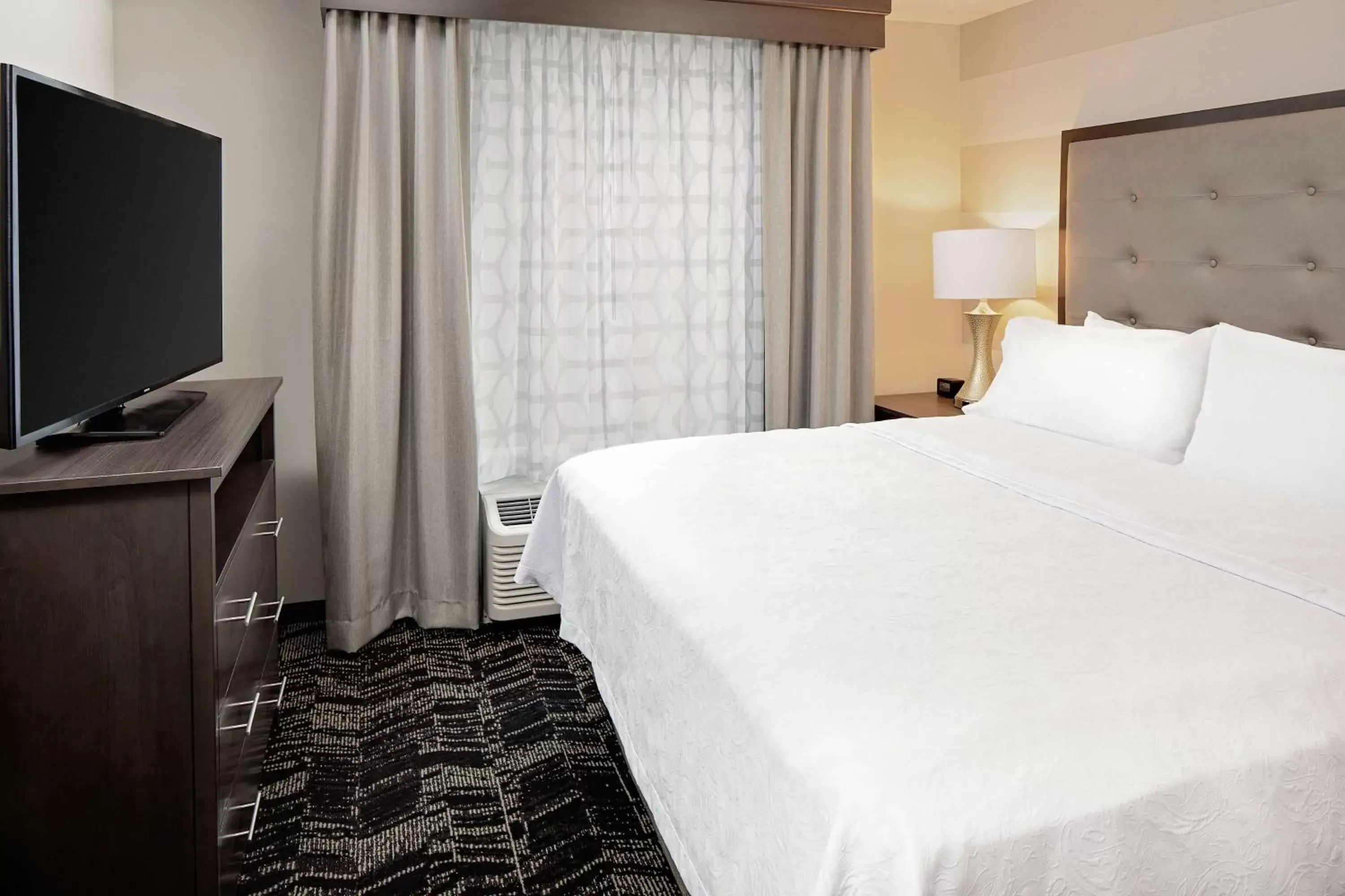 Bedroom, Bed in Homewood Suites By Hilton Ronkonkoma