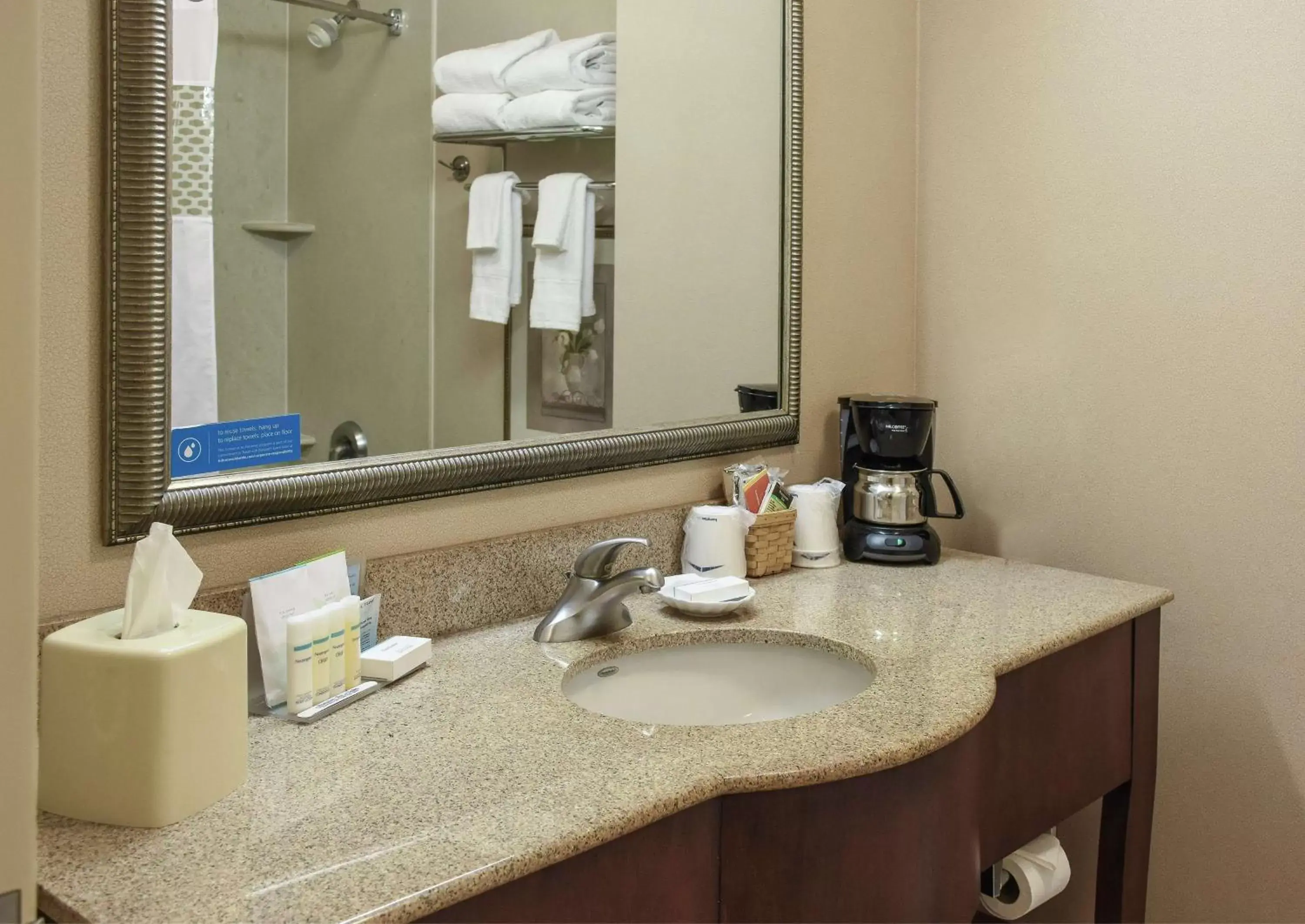 Bathroom in Hampton Inn & Suites Youngstown-Canfield