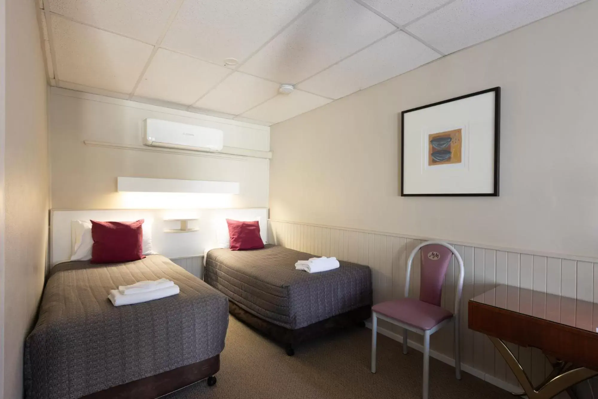 Bed in Mittagong Motel