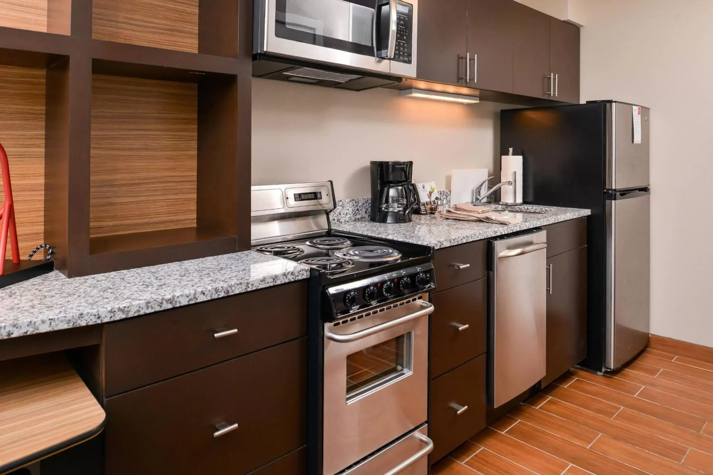 Bedroom, Kitchen/Kitchenette in TownePlace Suites by Marriott Charleston-West Ashley