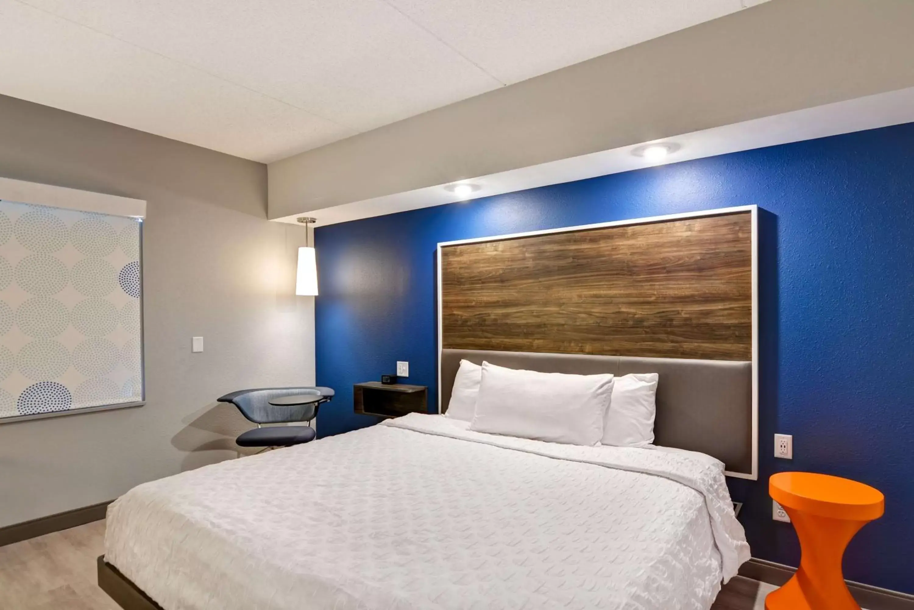 Bed in Tru by Hilton Syracuse North Airport Area