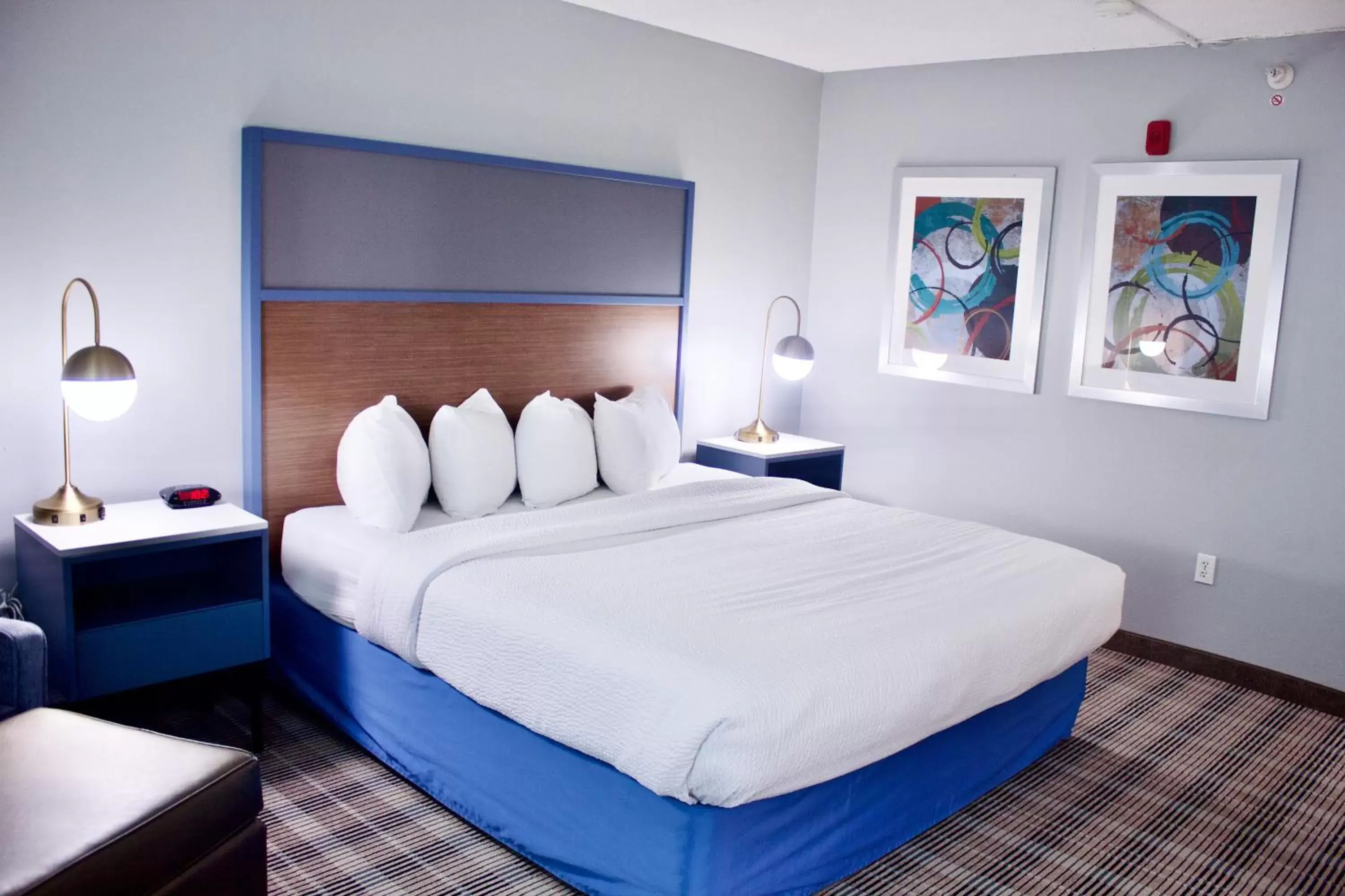 Bedroom, Bed in AmericInn by Wyndham Shakopee Near Canterbury Park