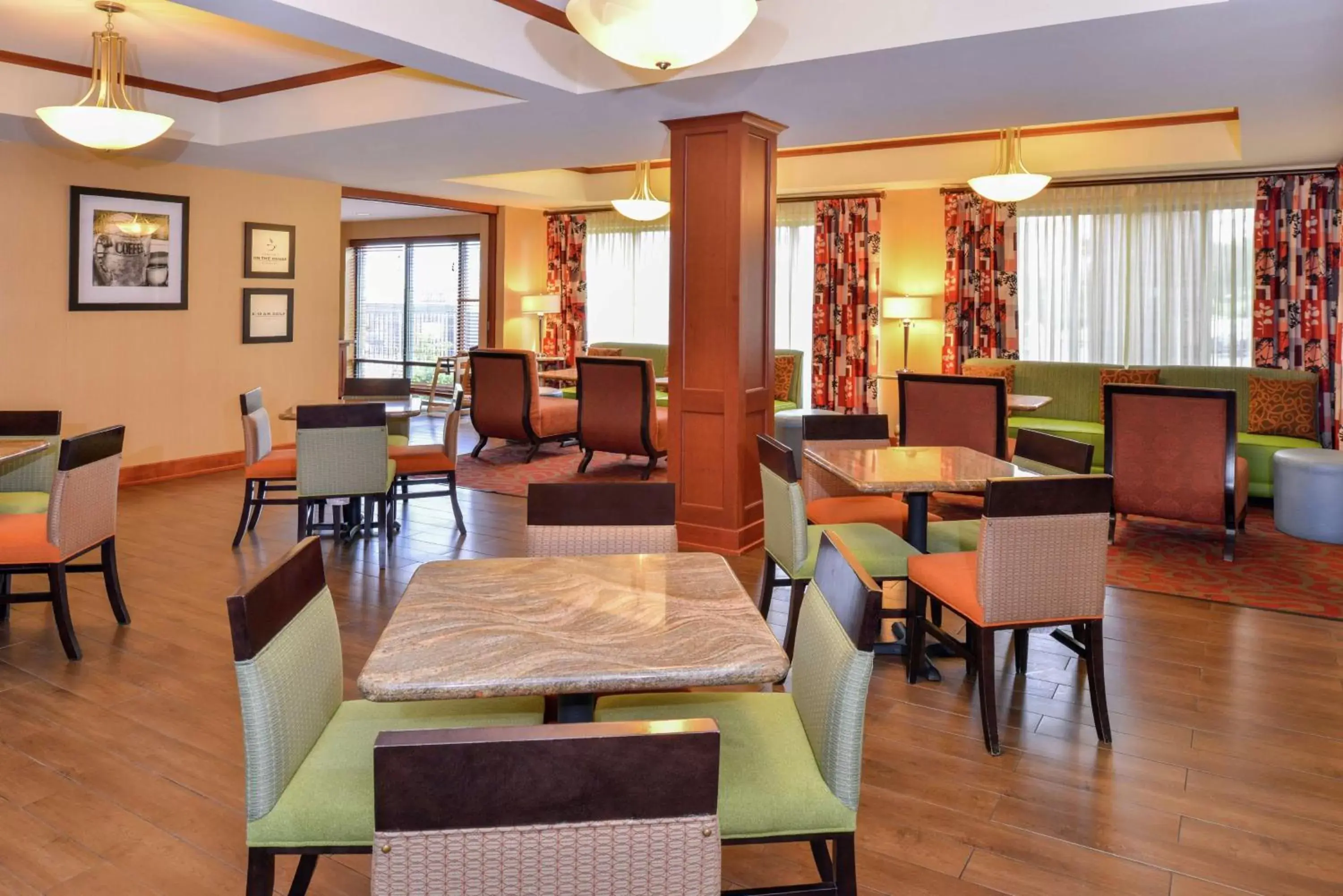 Lobby or reception, Restaurant/Places to Eat in Hampton Inn Martinsburg
