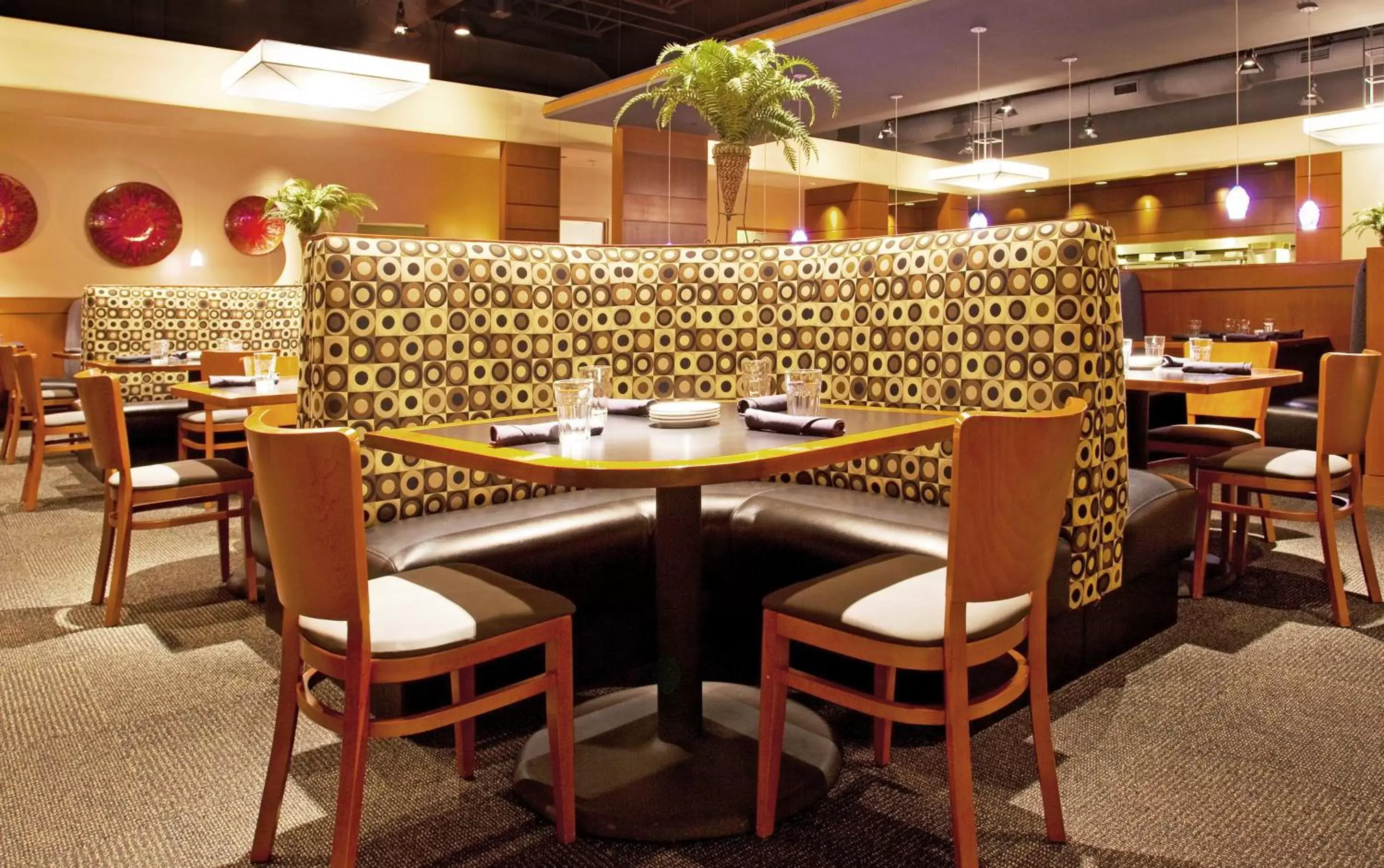 Restaurant/Places to Eat in Holiday Inn Hotel & Suites Bloomington Airport, an IHG Hotel