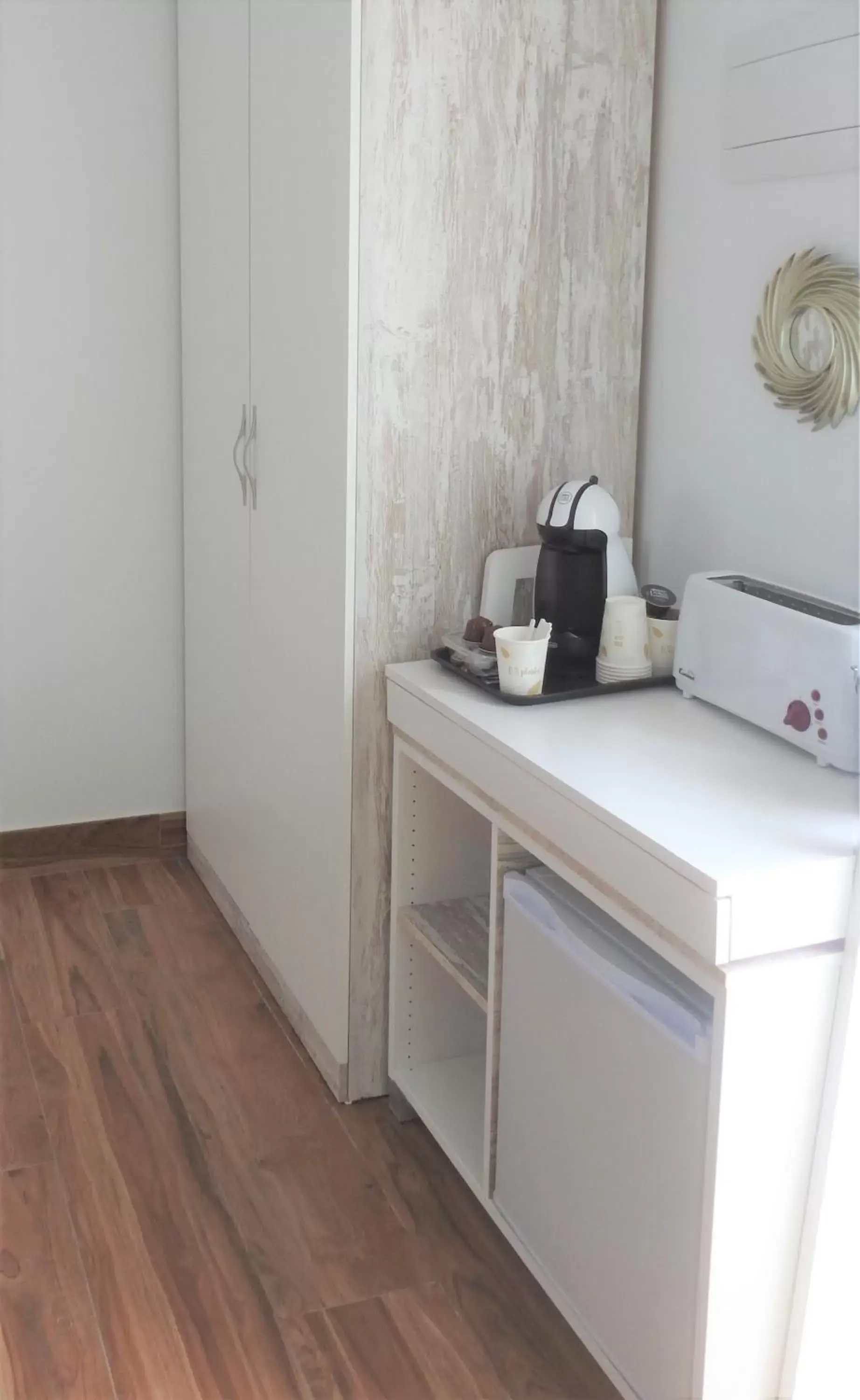 Bedroom, Kitchen/Kitchenette in Sandra Rooms