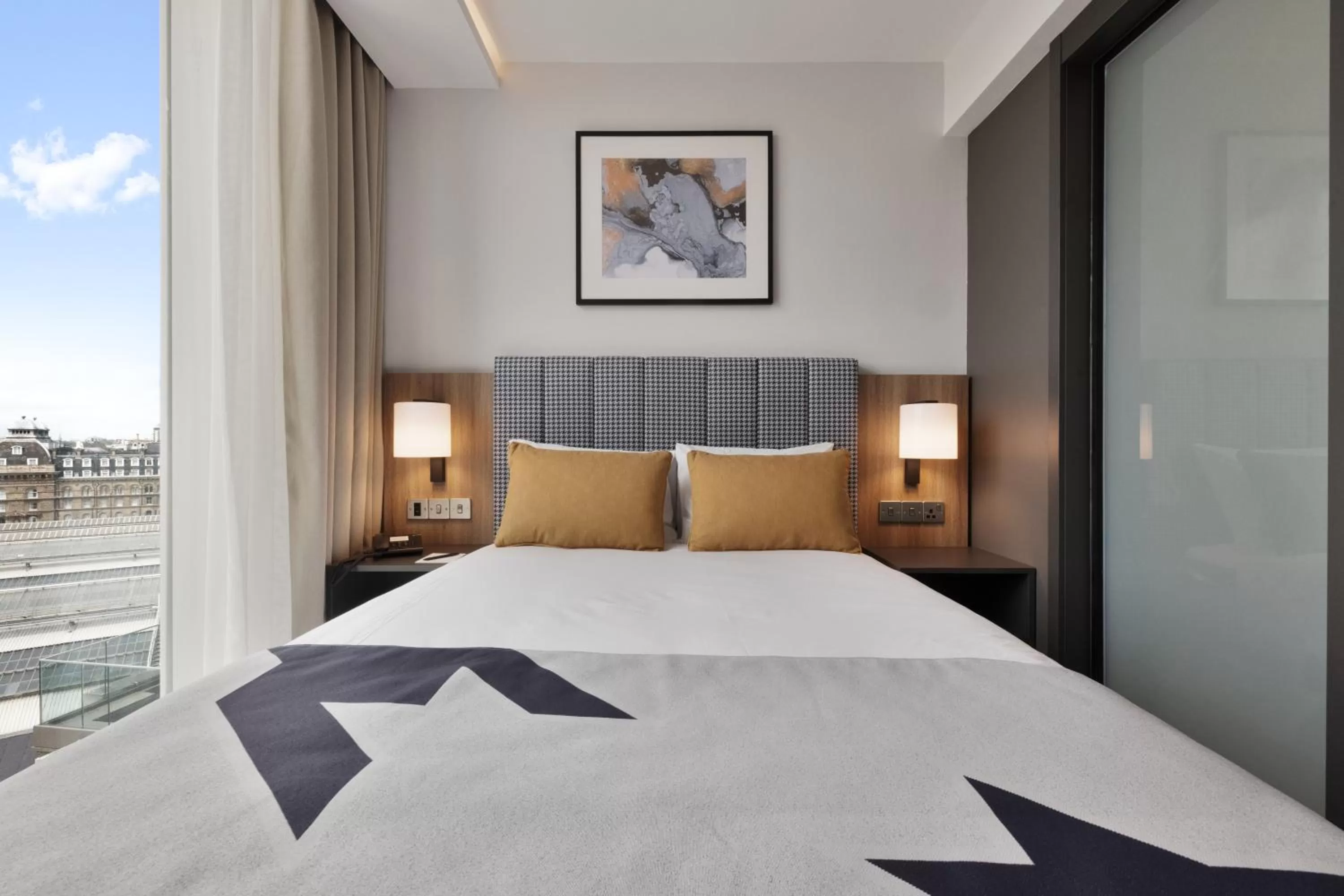 Bed in Riu Plaza London Victoria