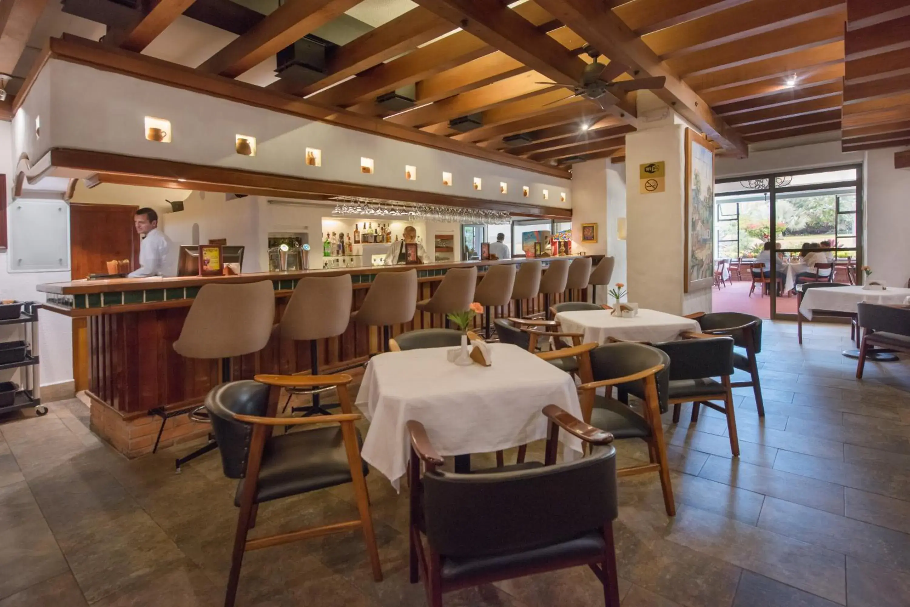 Lounge or bar in Hotel Bougainvillea San José Lounge or bar in Hotel Bougainvillea San José