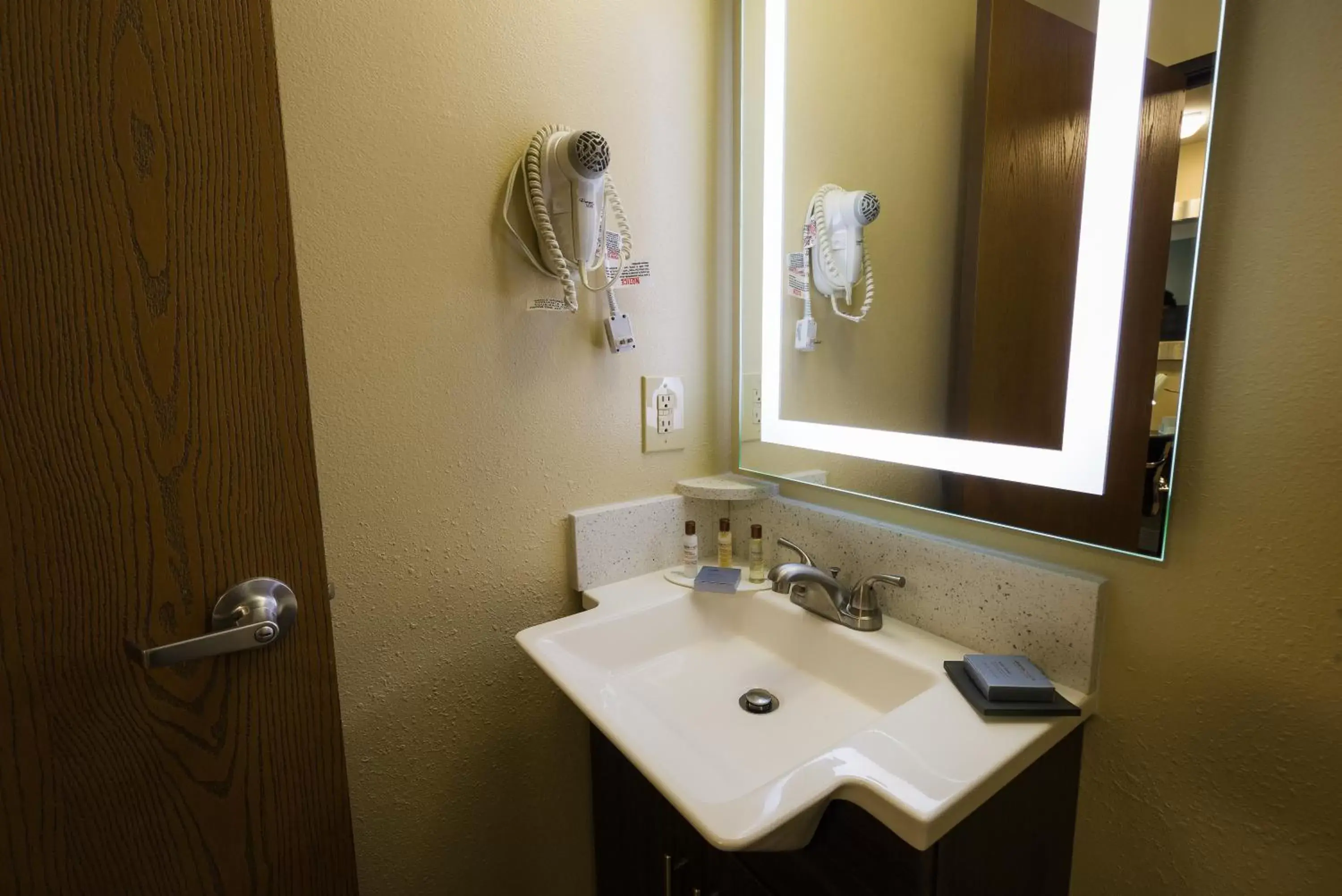 Bathroom in Hawthorn Suites by Wyndham St. Robert/Ft. Leonard Wood