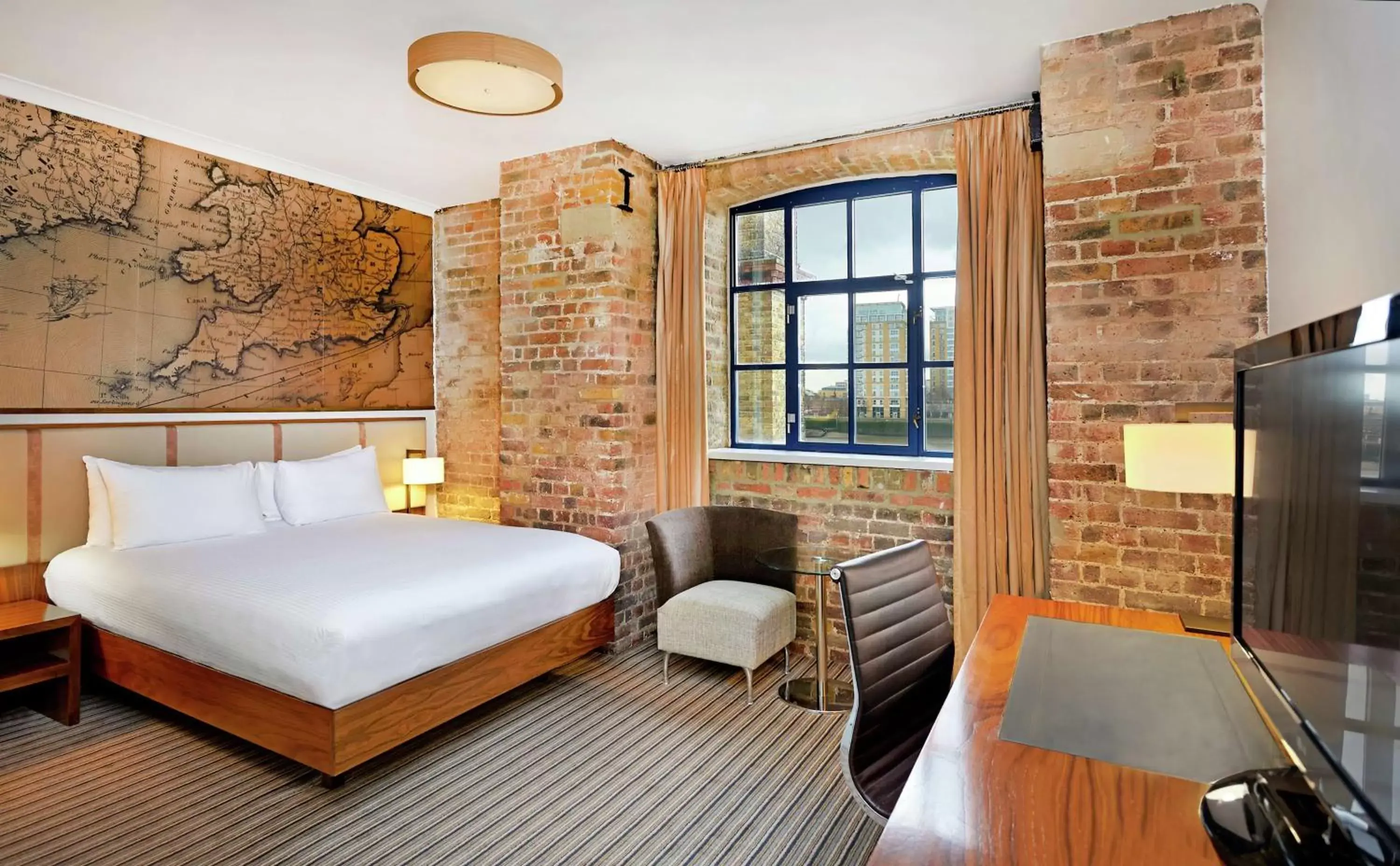 Bedroom in DoubleTree by Hilton London – Docklands Riverside