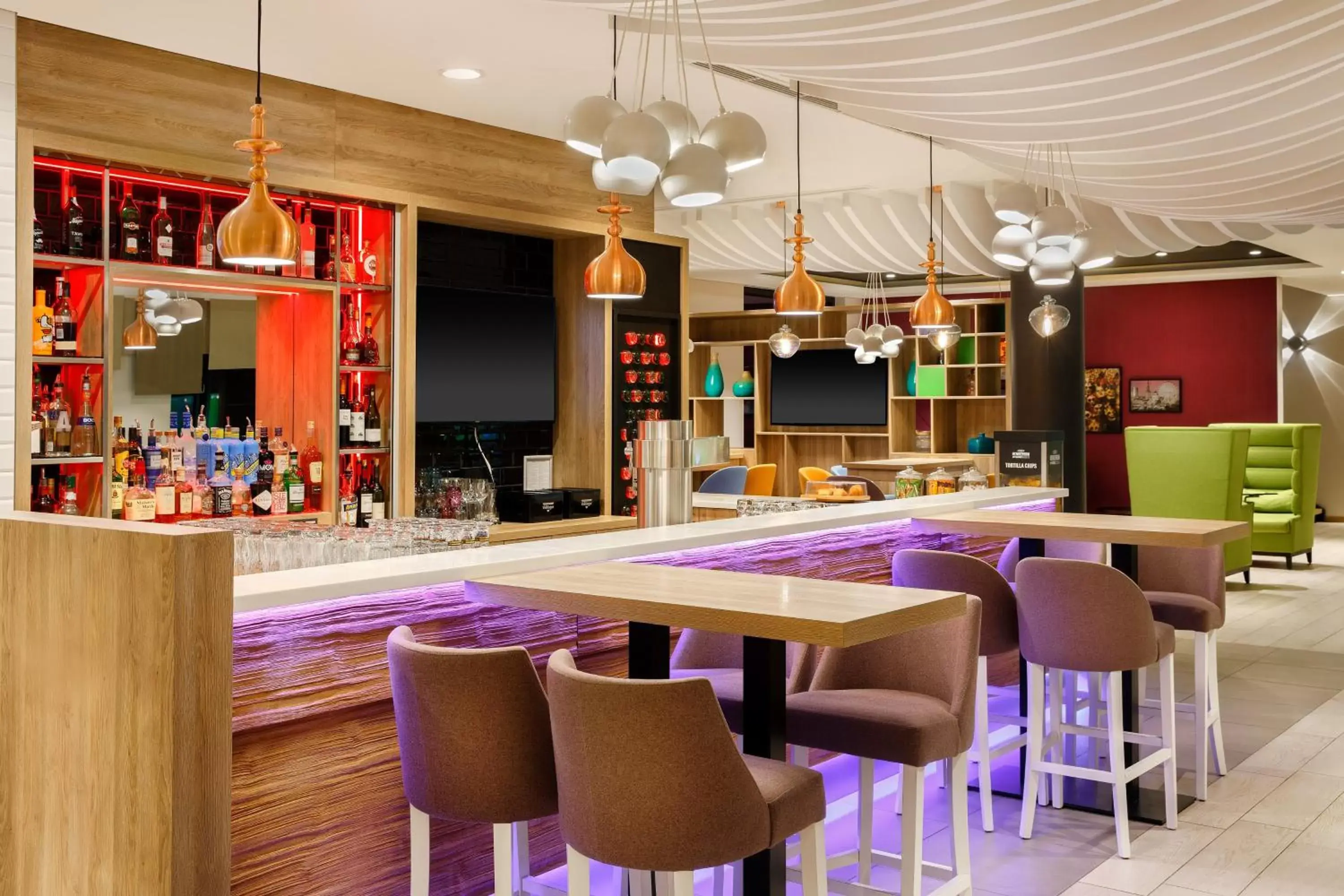 Lounge or bar, Lounge/Bar in Holiday Inn Düsseldorf City – Toulouser Allee, an IHG Hotel