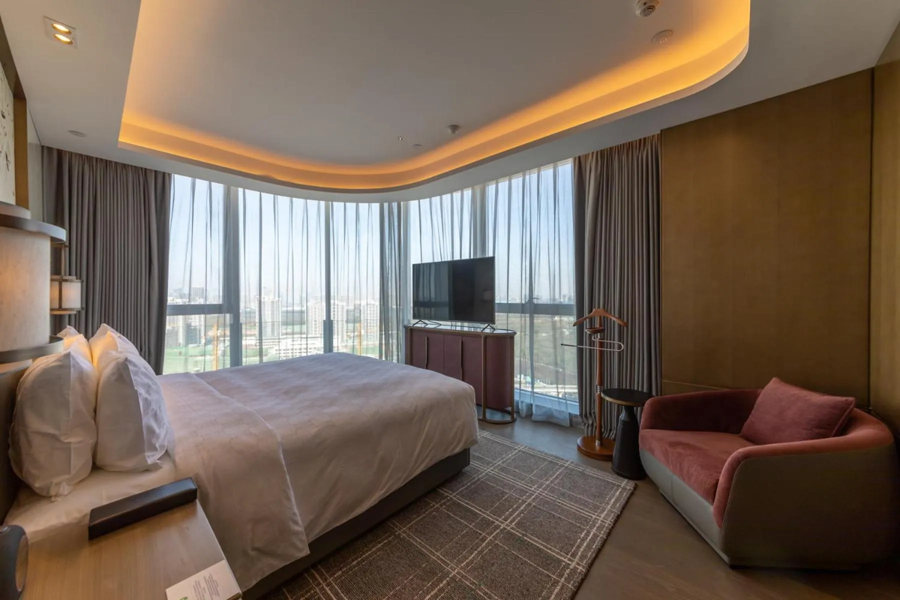 Bedroom, Bed in HUALUXE Xi'an Chanba by IHG-西安浐灞华邑酒店-Near Xi'an International Convention Exhibition Center and Shopping mall and The Romantic show of Xi'an-Free Luggage Storage-English Service