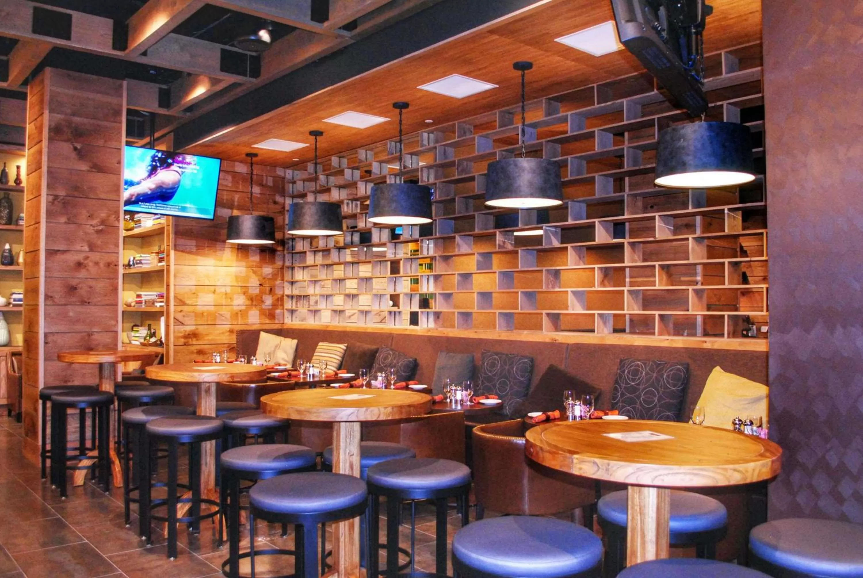 Lounge or bar in DoubleTree by Hilton Hotel Reading