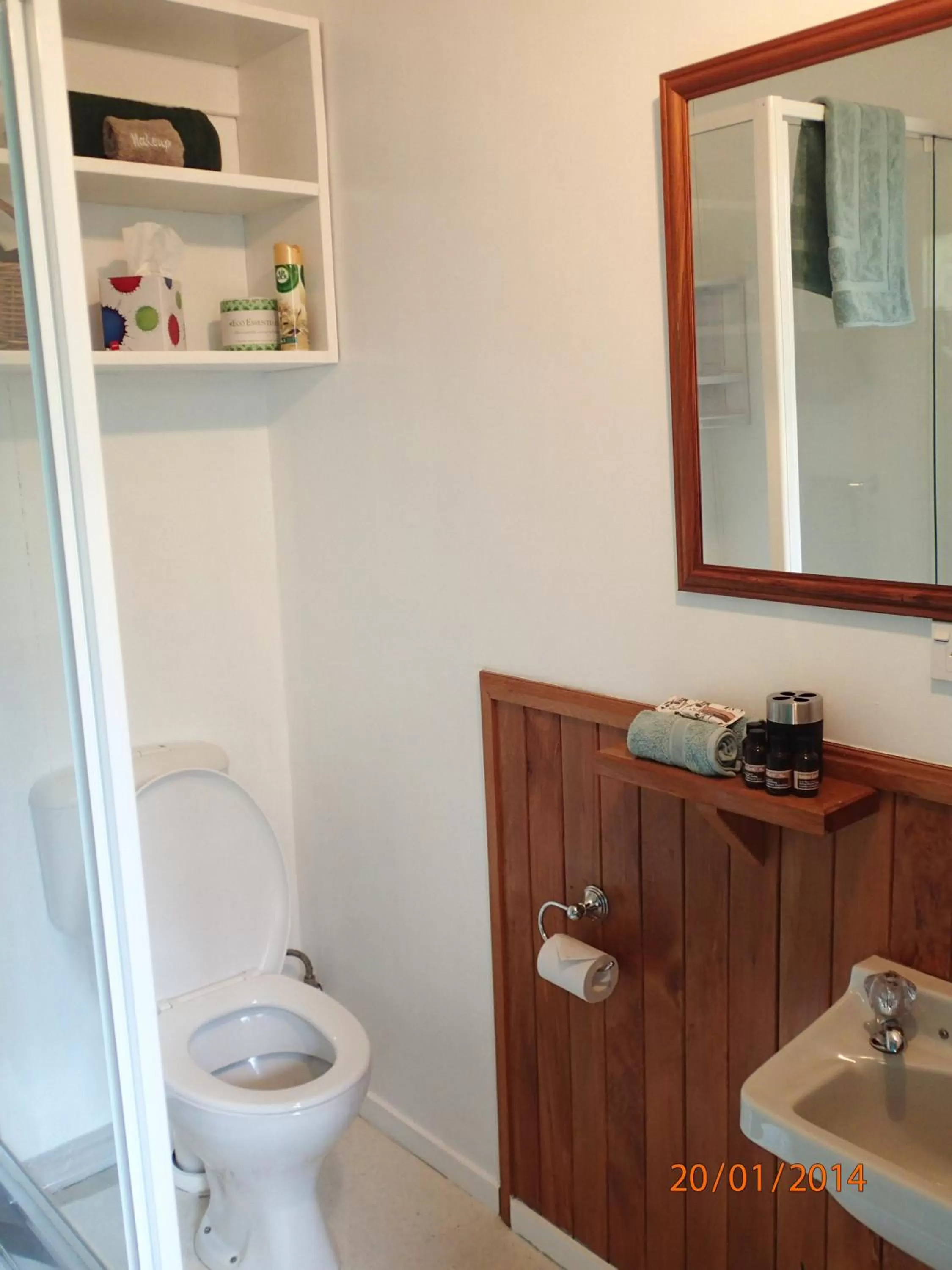 Bathroom in Grafton Cottage & Chalets