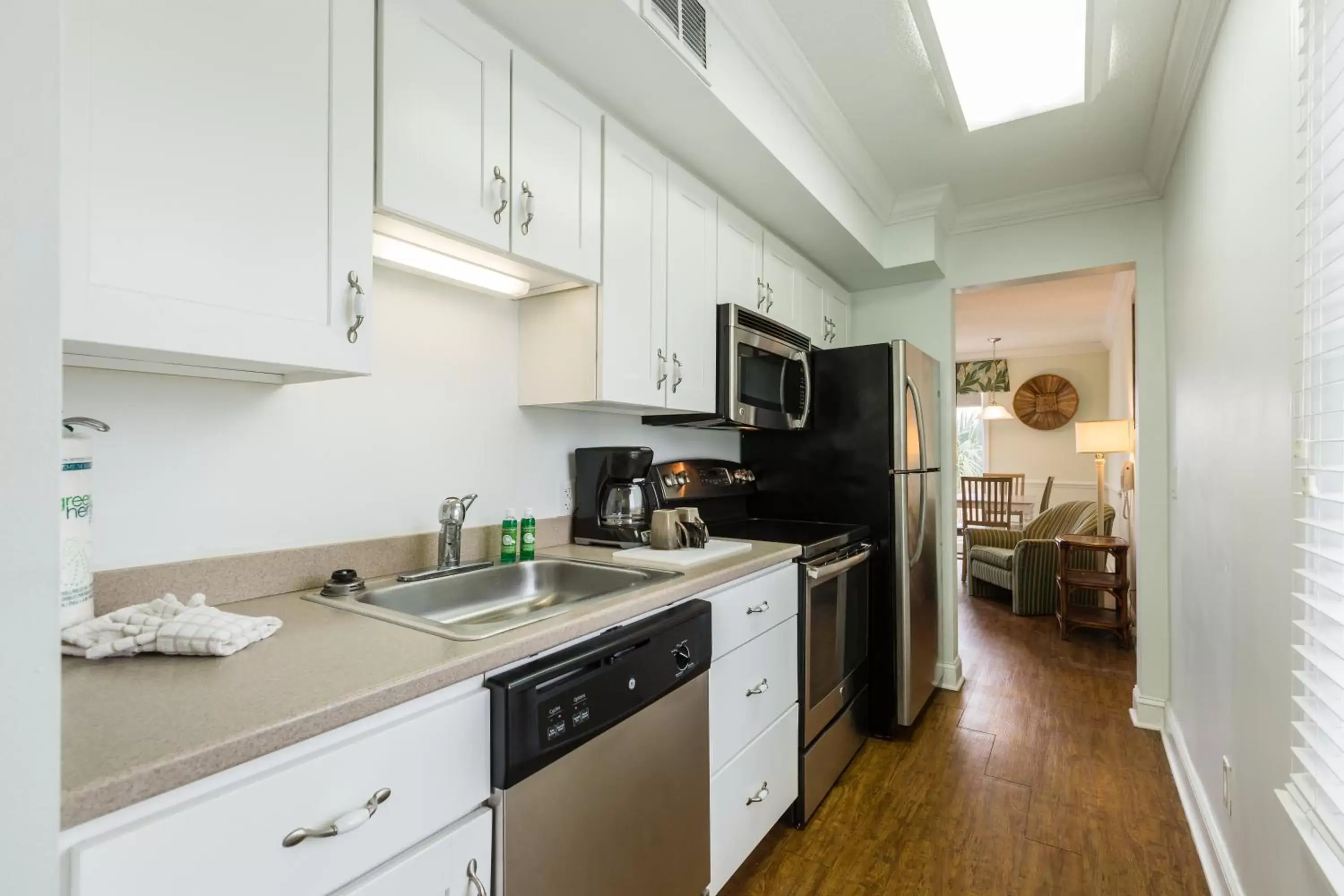 Kitchen or kitchenette, Kitchen/Kitchenette in Sands Beach Club by Capital Vacations