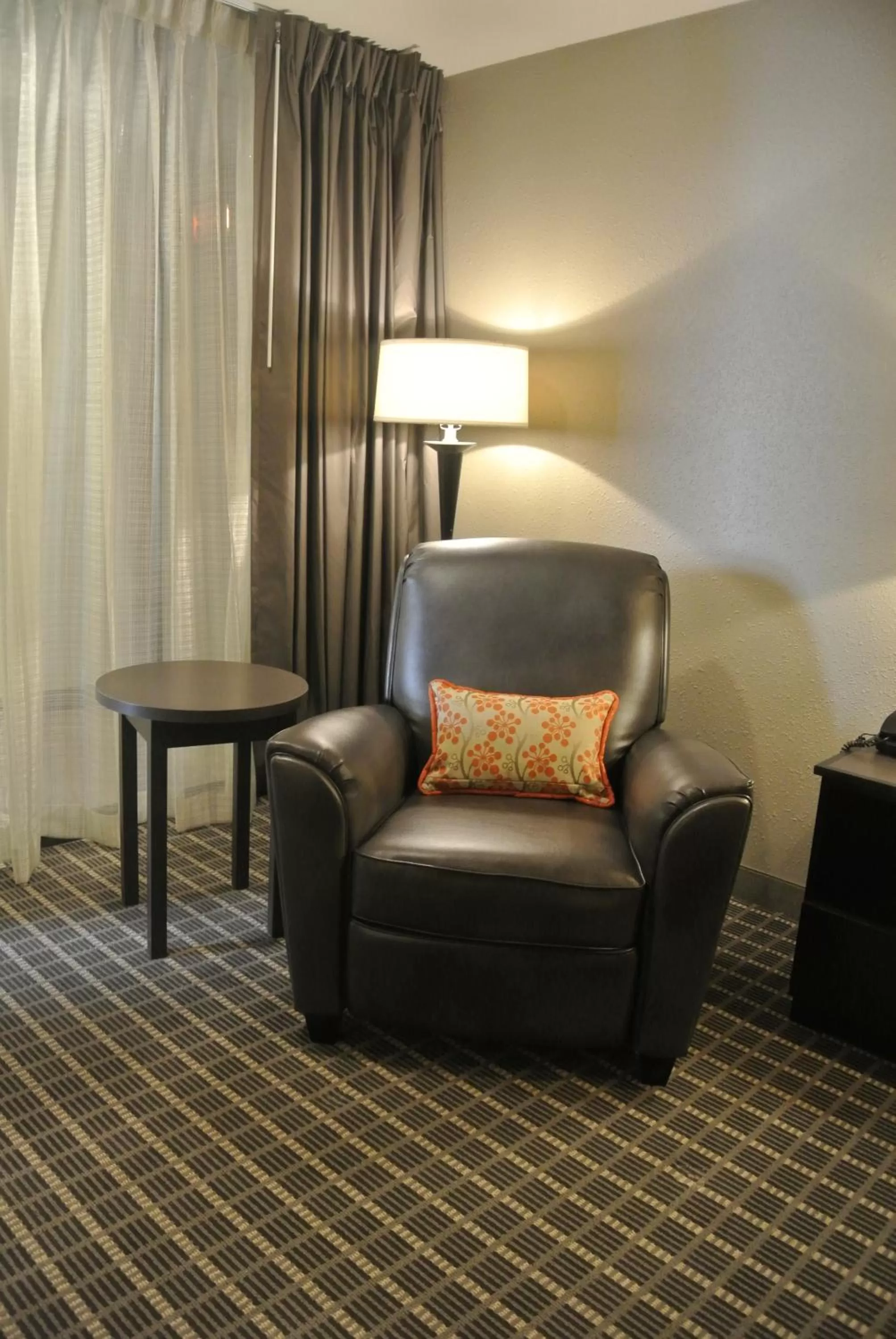 Seating area in Aspen Select