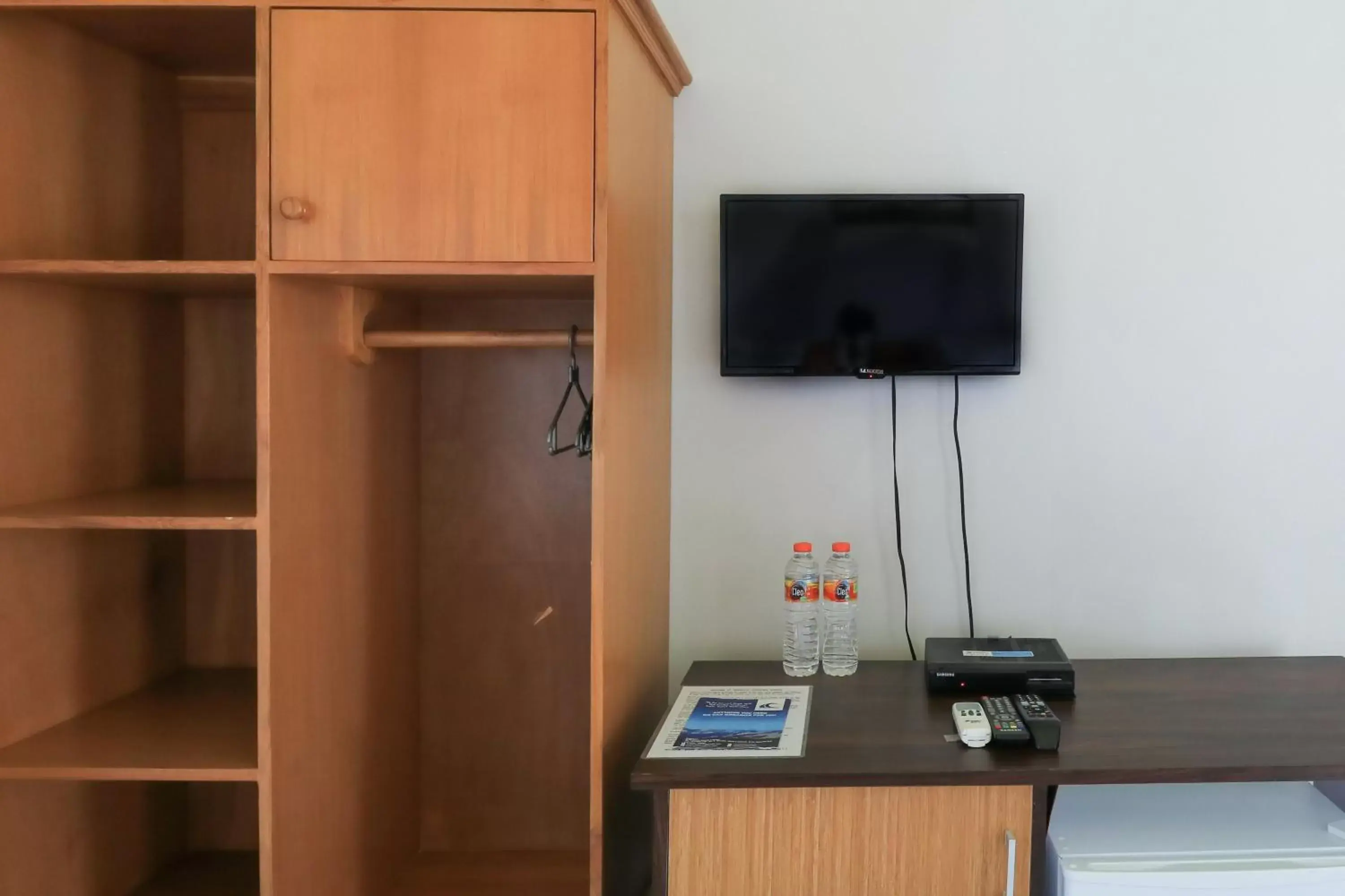 Bedroom, TV/Entertainment Center in Senggigi Cottages Lombok