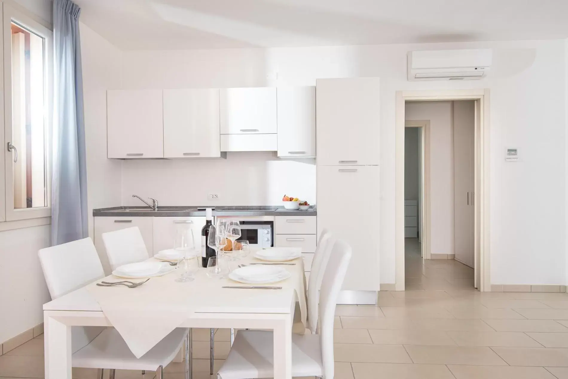 Kitchen or kitchenette, Dining Area in Residence Marina Salivoli