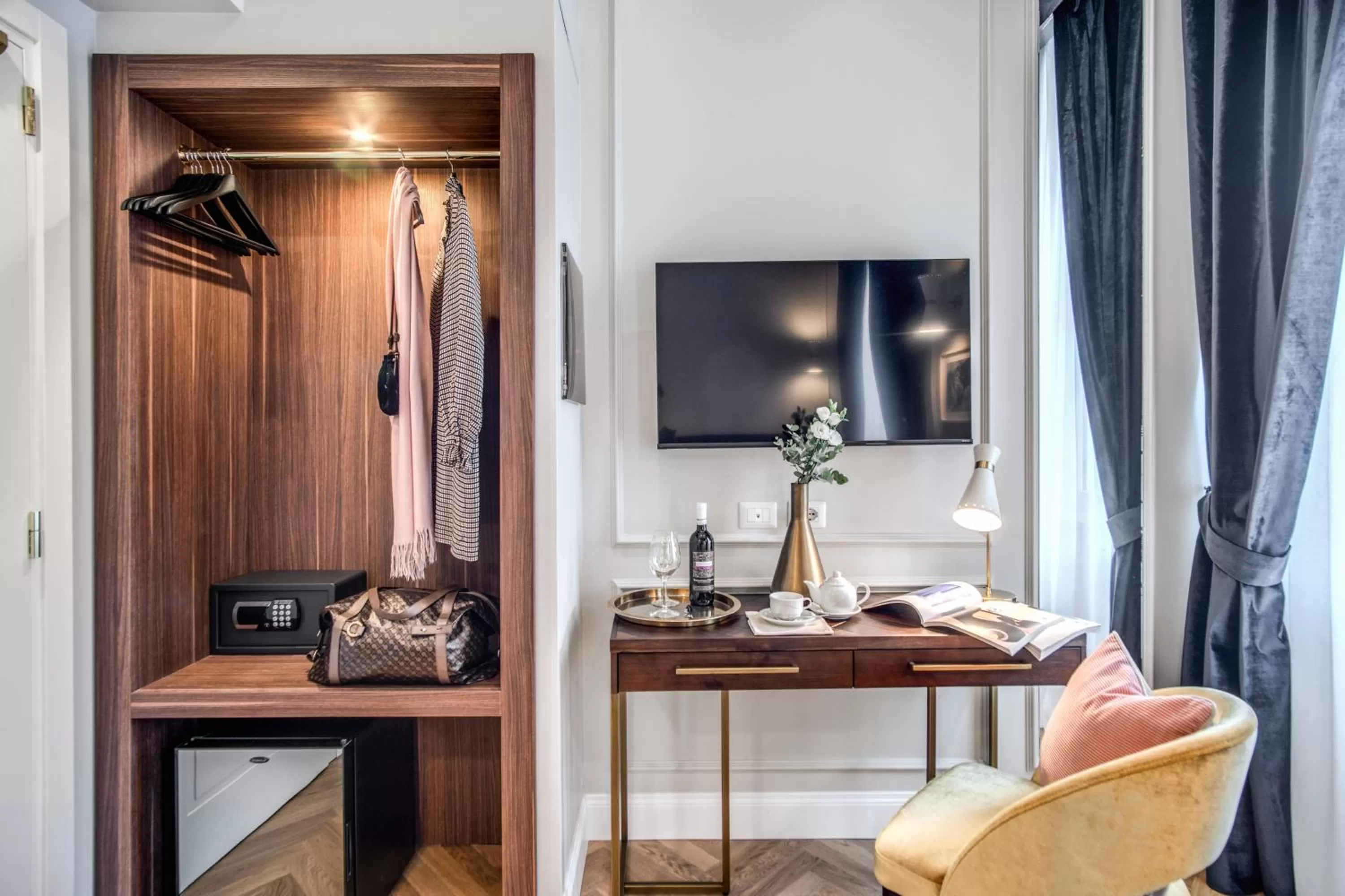 TV and multimedia in Tree Charme Augusto Boutique Hotel