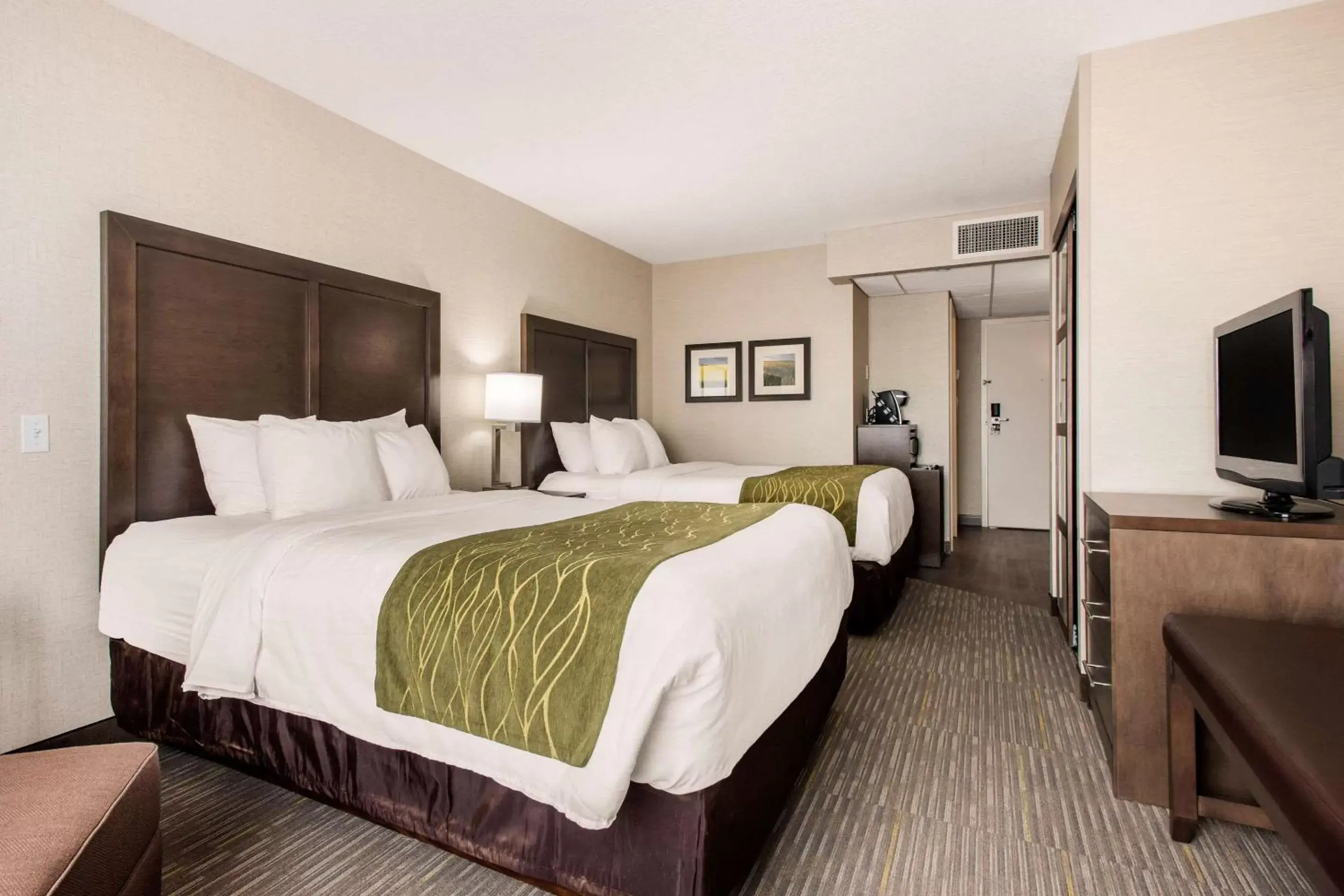 Photo of the whole room, Bed in Comfort Inn & Suites Red Deer