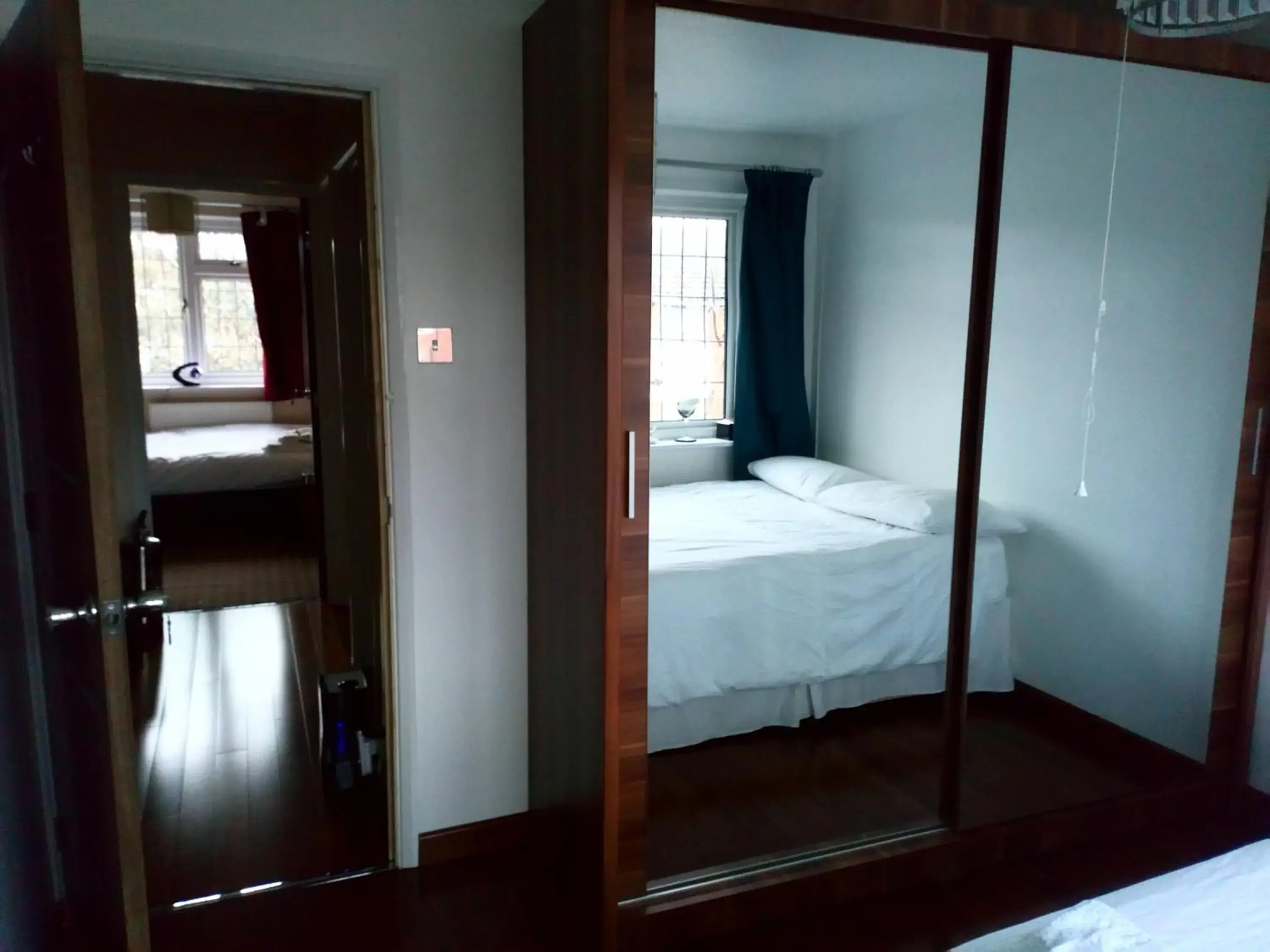 Photo of the whole room, Bed in Bianca's House Hotel Heathrow Airport