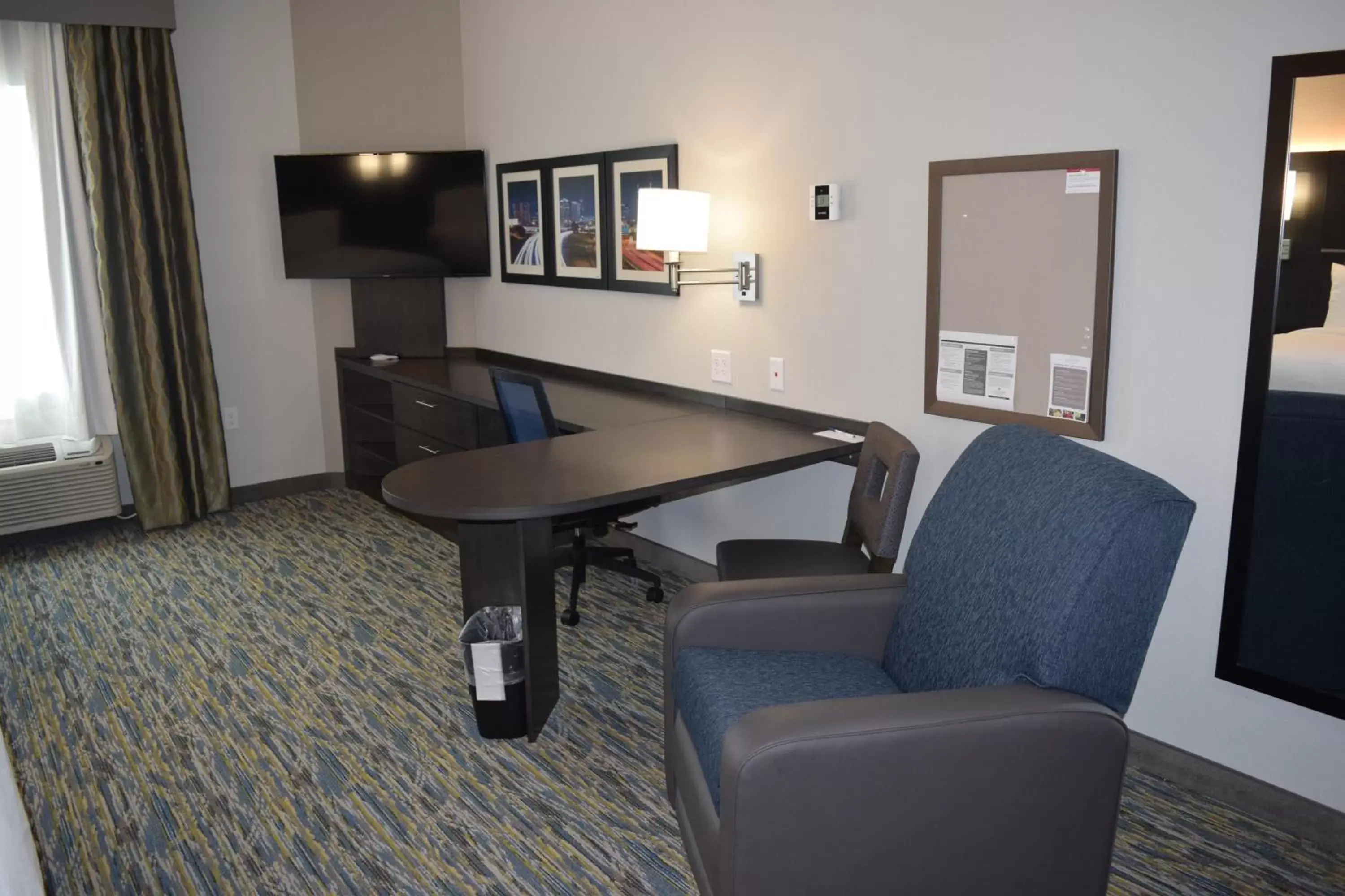 Photo of the whole room, Seating Area in Candlewood Suites - Nashville Metro Center, an IHG Hotel