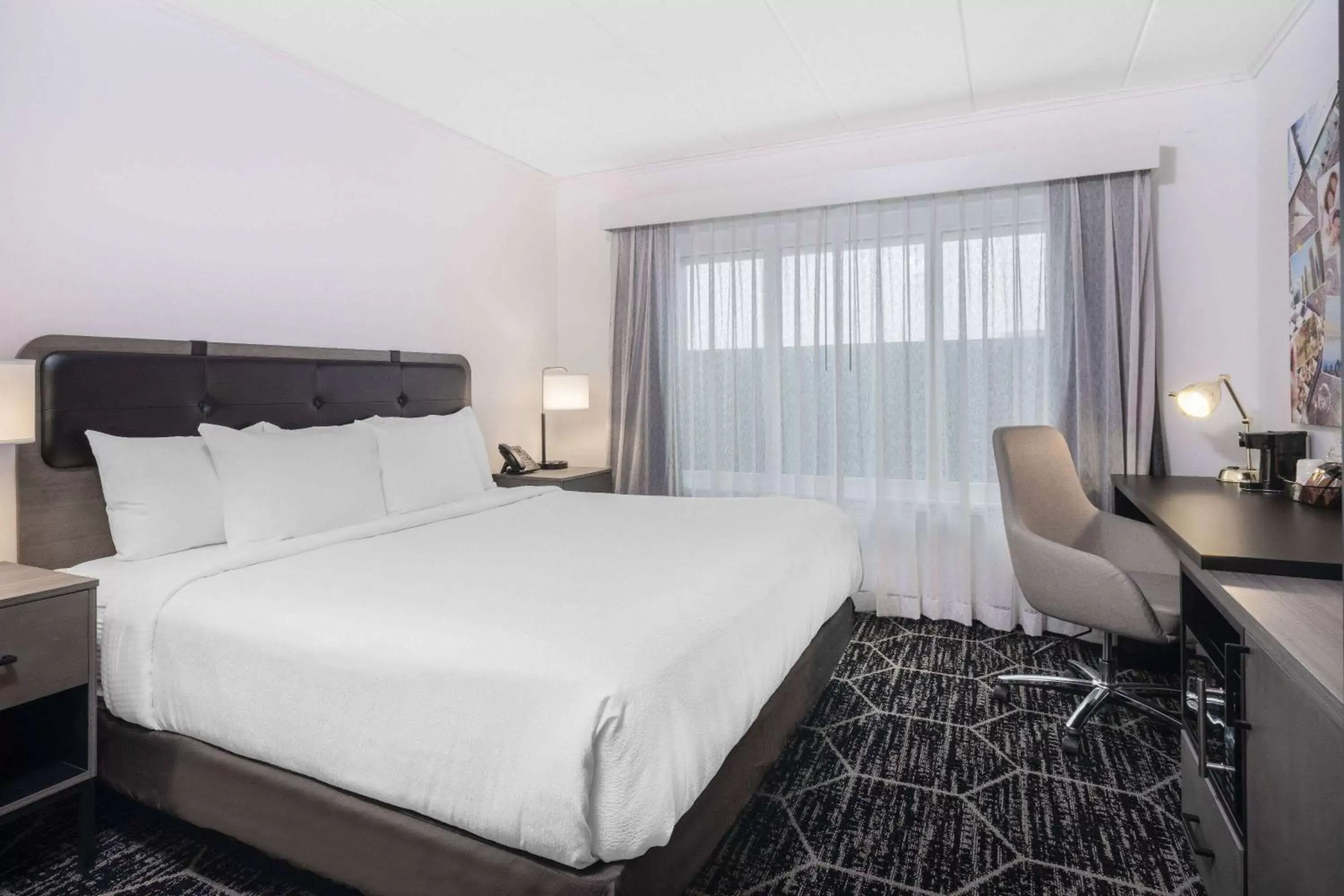 Photo of the whole room, Bed in La Quinta by Wyndham Chicago O'Hare Airport