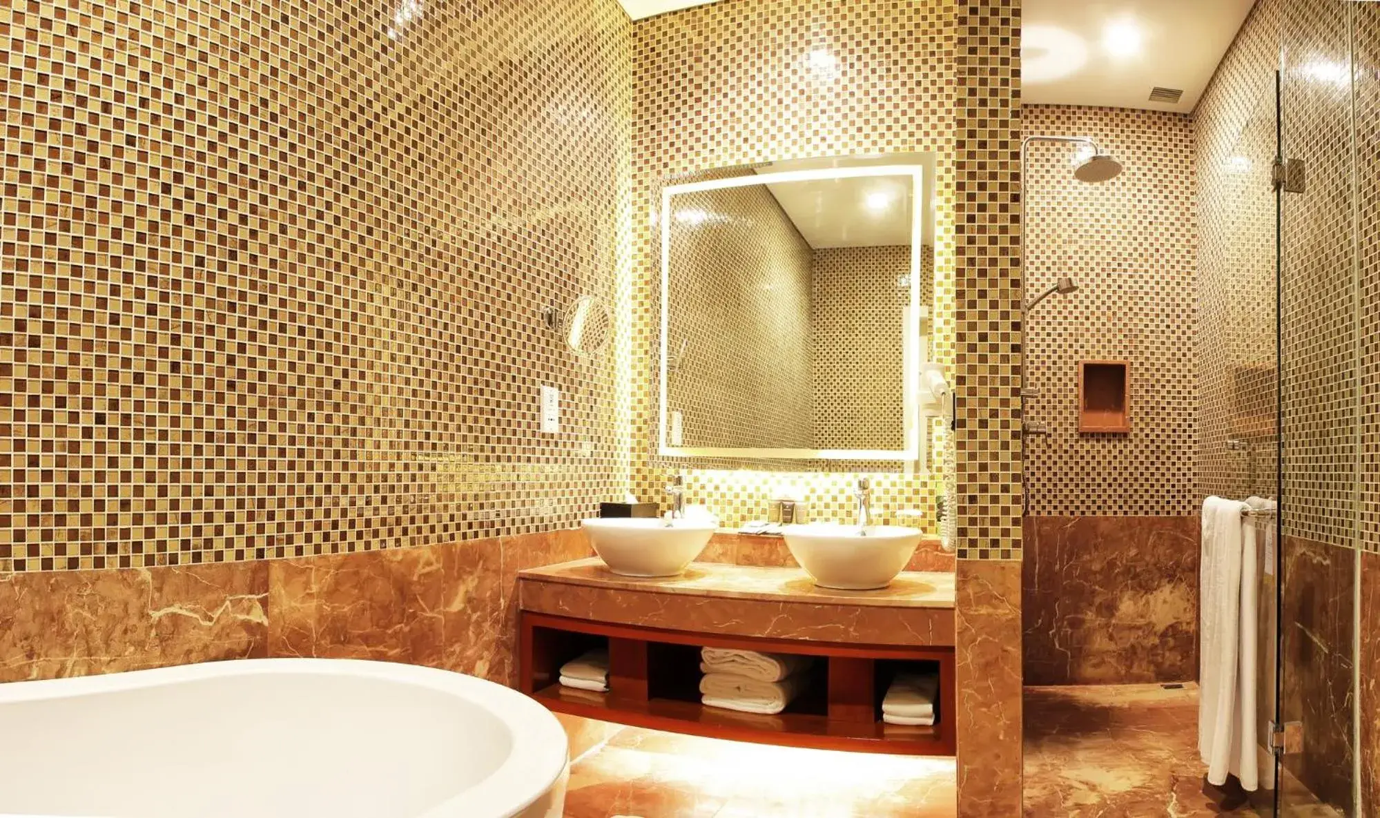 Bathroom in Grand Hotel Preanger