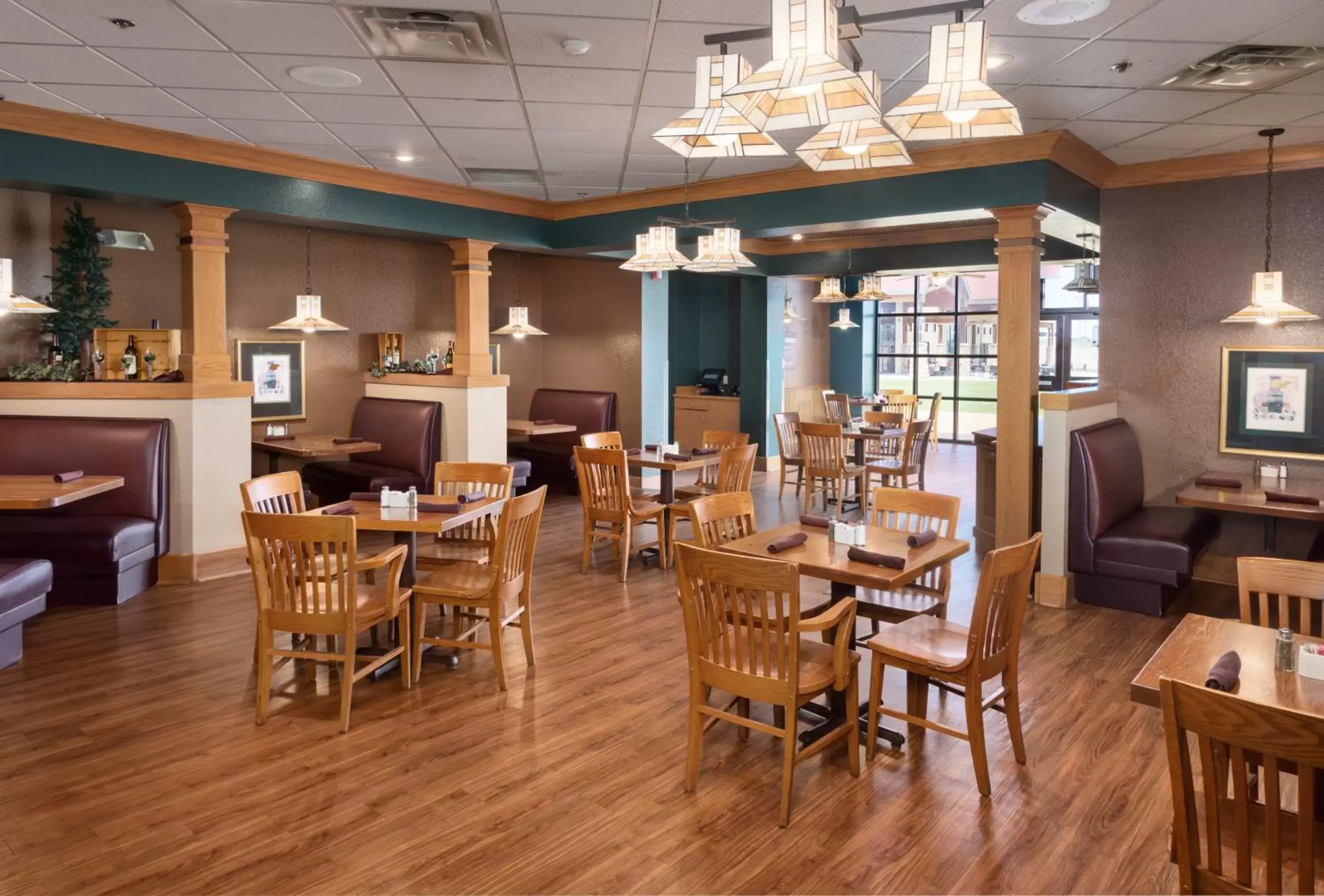 Restaurant/places to eat in Cedar Shore Resort Restaurant/places to eat in Cedar Shore Resort