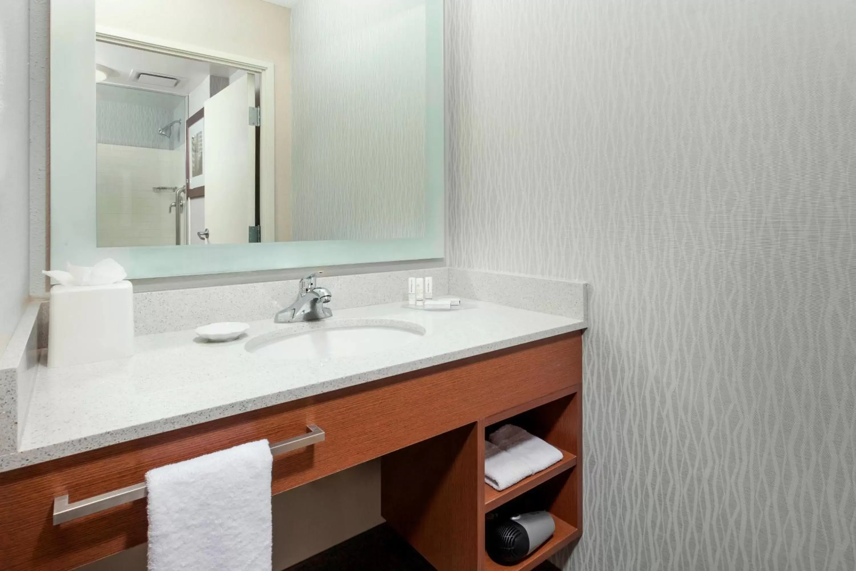 Bathroom in SpringHill Suites Chicago Downtown/River North