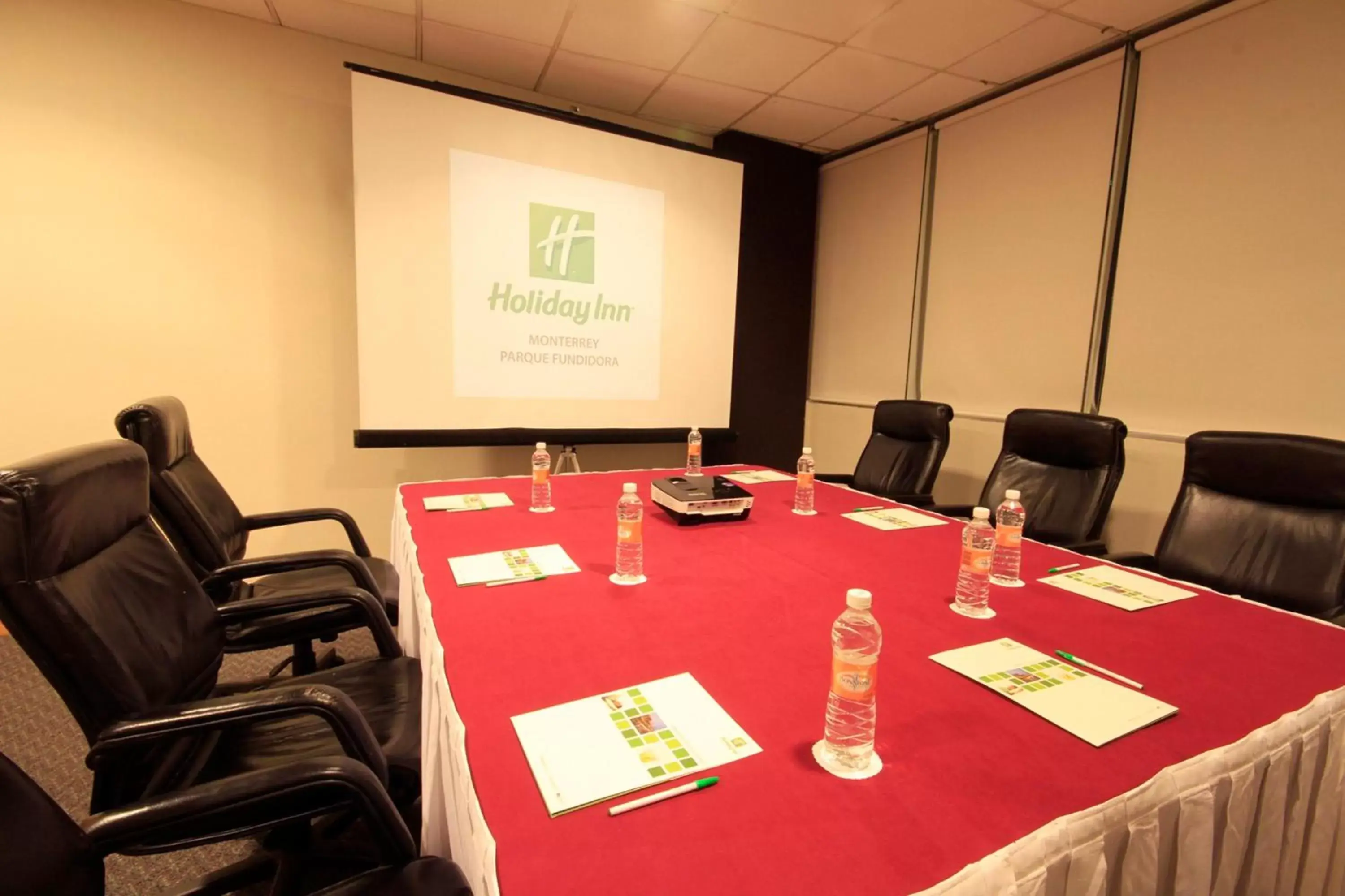 Meeting/conference room in Holiday Inn Monterrey-Parque Fundidora, an IHG Hotel