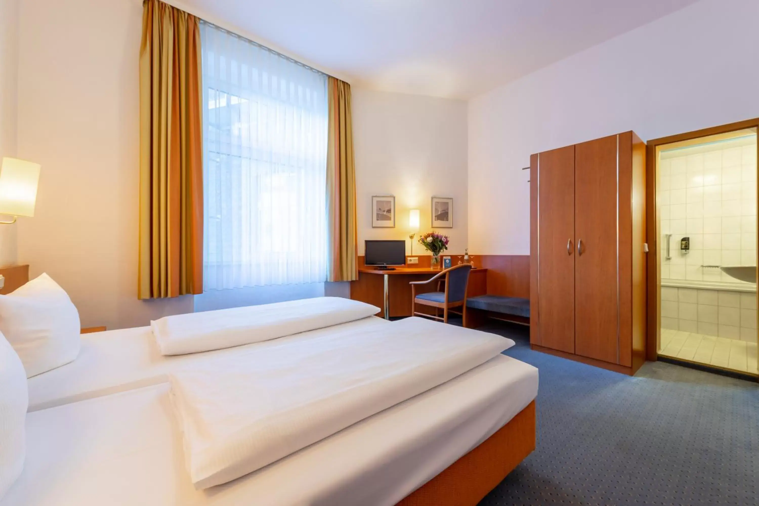 Photo of the whole room, Bed in Trip Inn Hotel Schumann