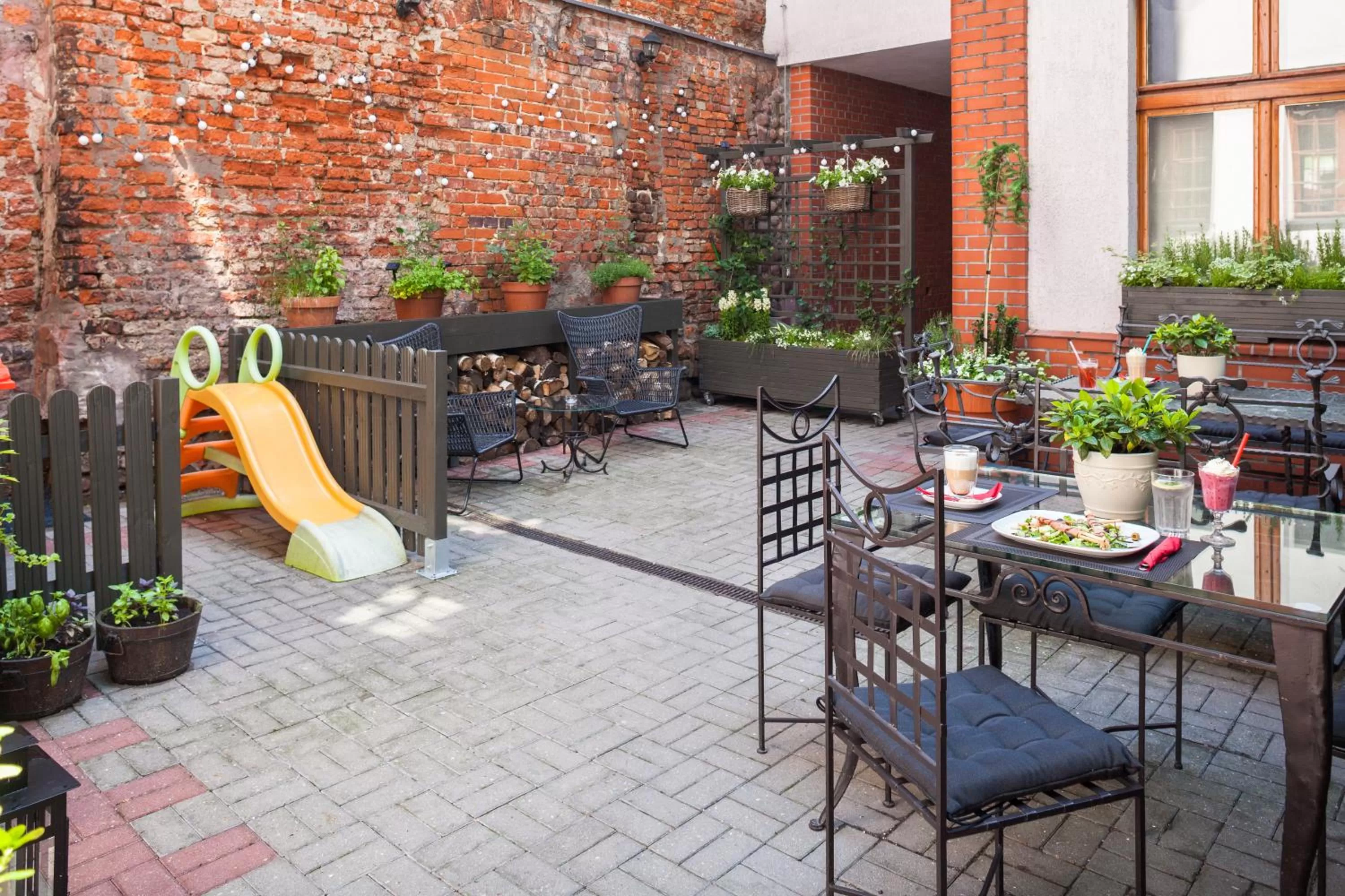 Garden in Hotel Czarna Róża