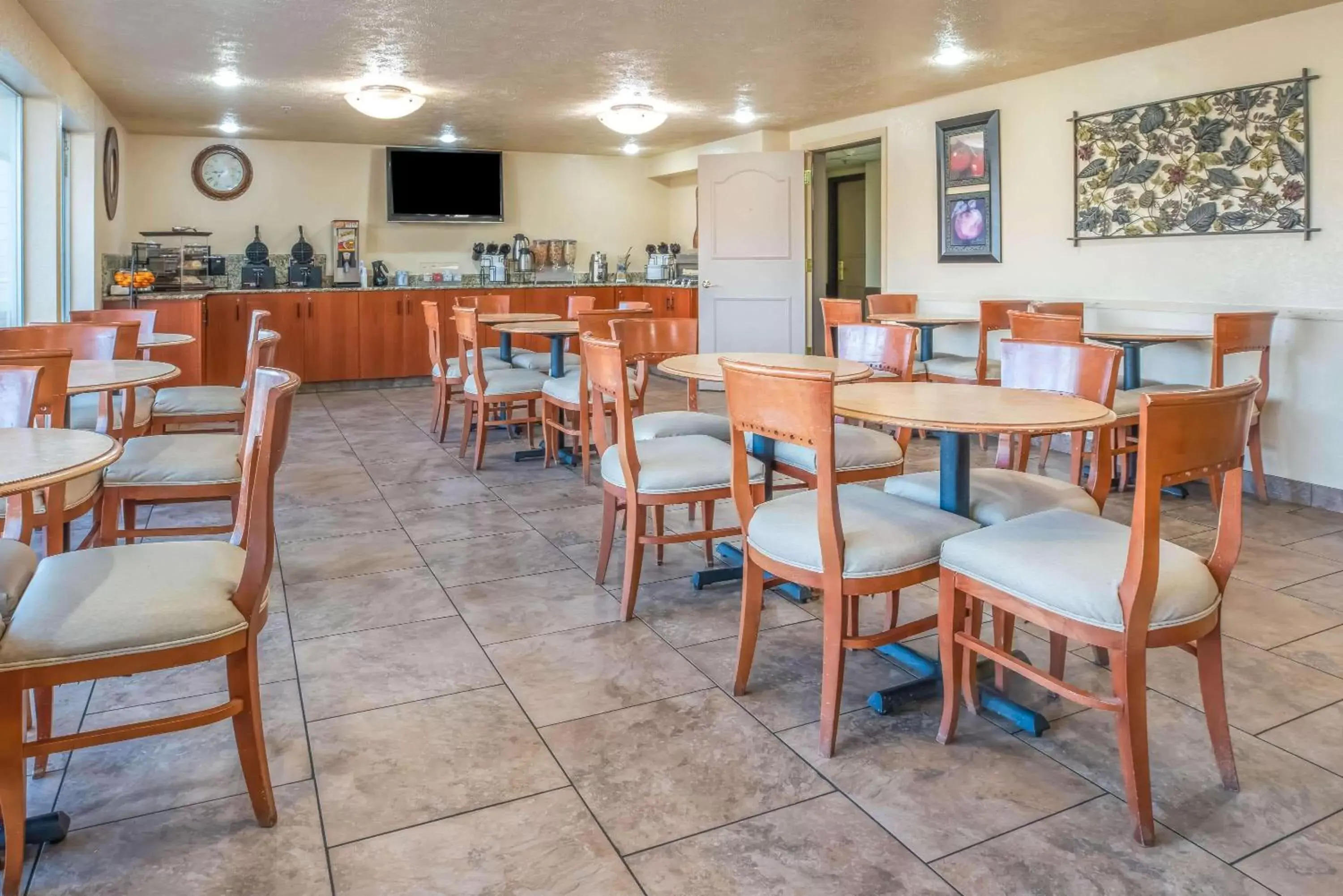 Restaurant/Places to Eat in La Quinta by Wyndham Wenatchee Restaurant/Places to Eat in La Quinta by Wyndham Wenatchee