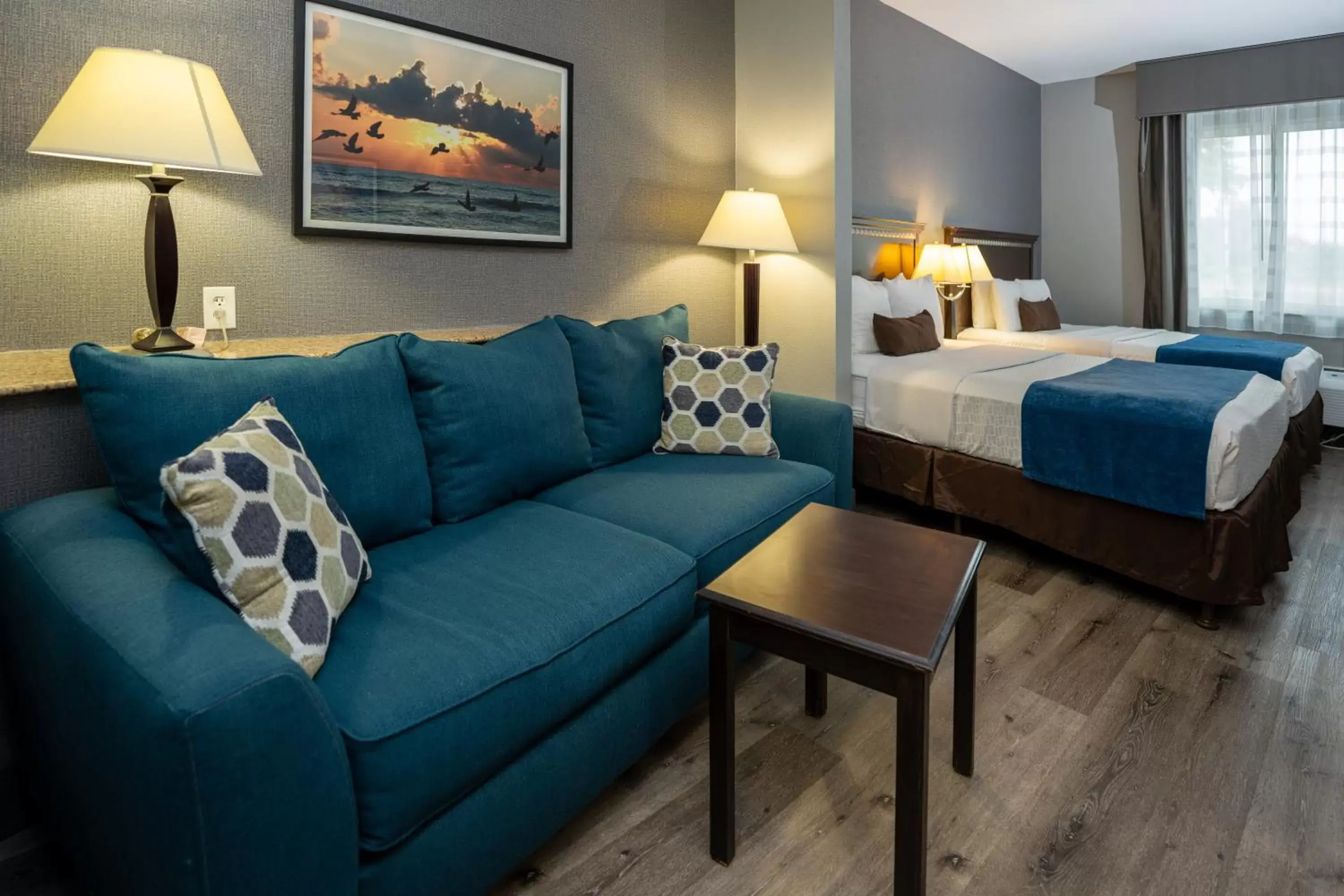 Living room, Bed in Comfort Suites Seabrook - Kemah Living room, Bed in Comfort Suites Seabrook - Kemah