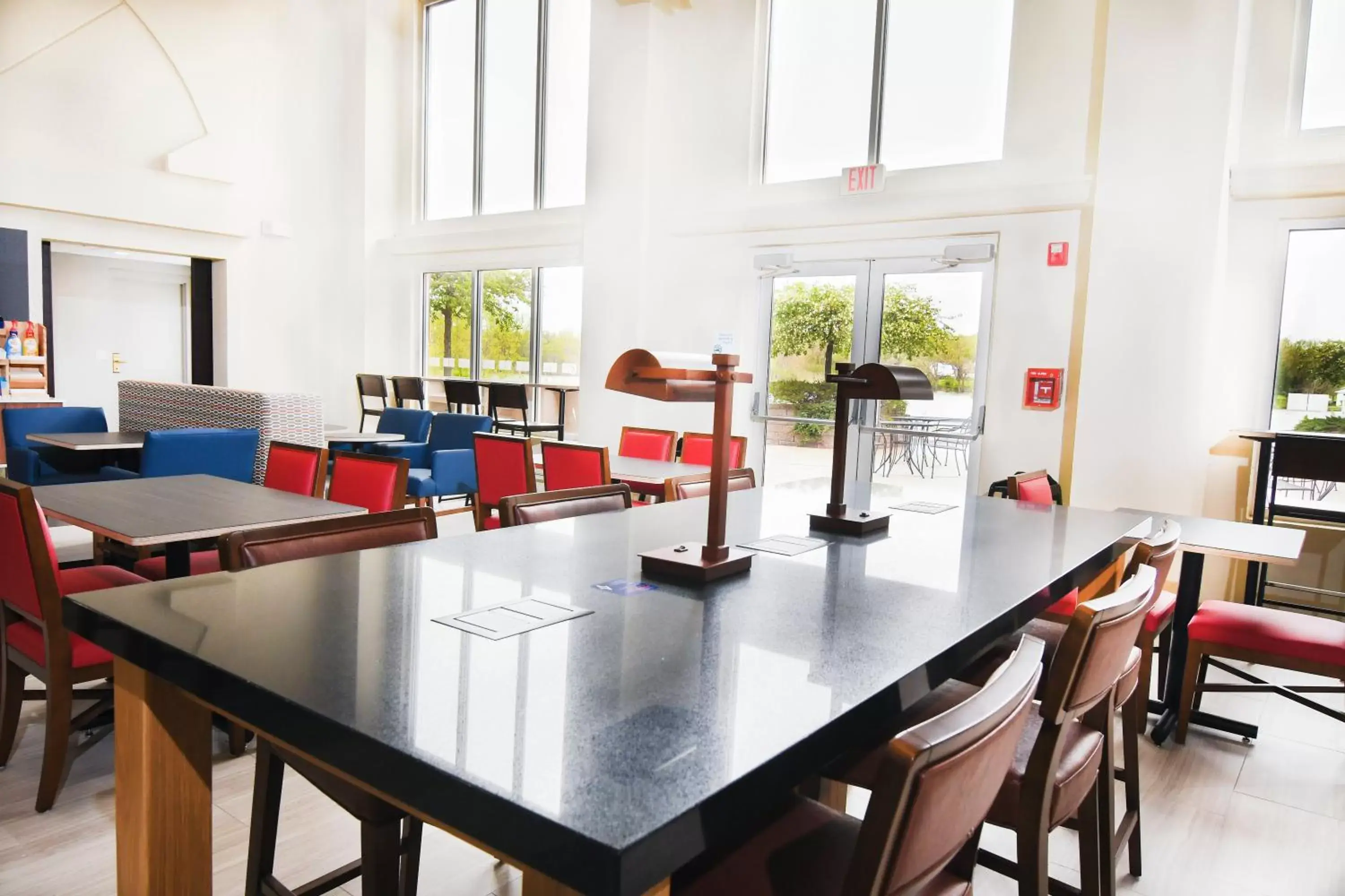 Property building in Holiday Inn Express Hotel & Suites Port Clinton-Catawba Island by IHG Property building in Holiday Inn Express Hotel & Suites Port Clinton-Catawba Island by IHG