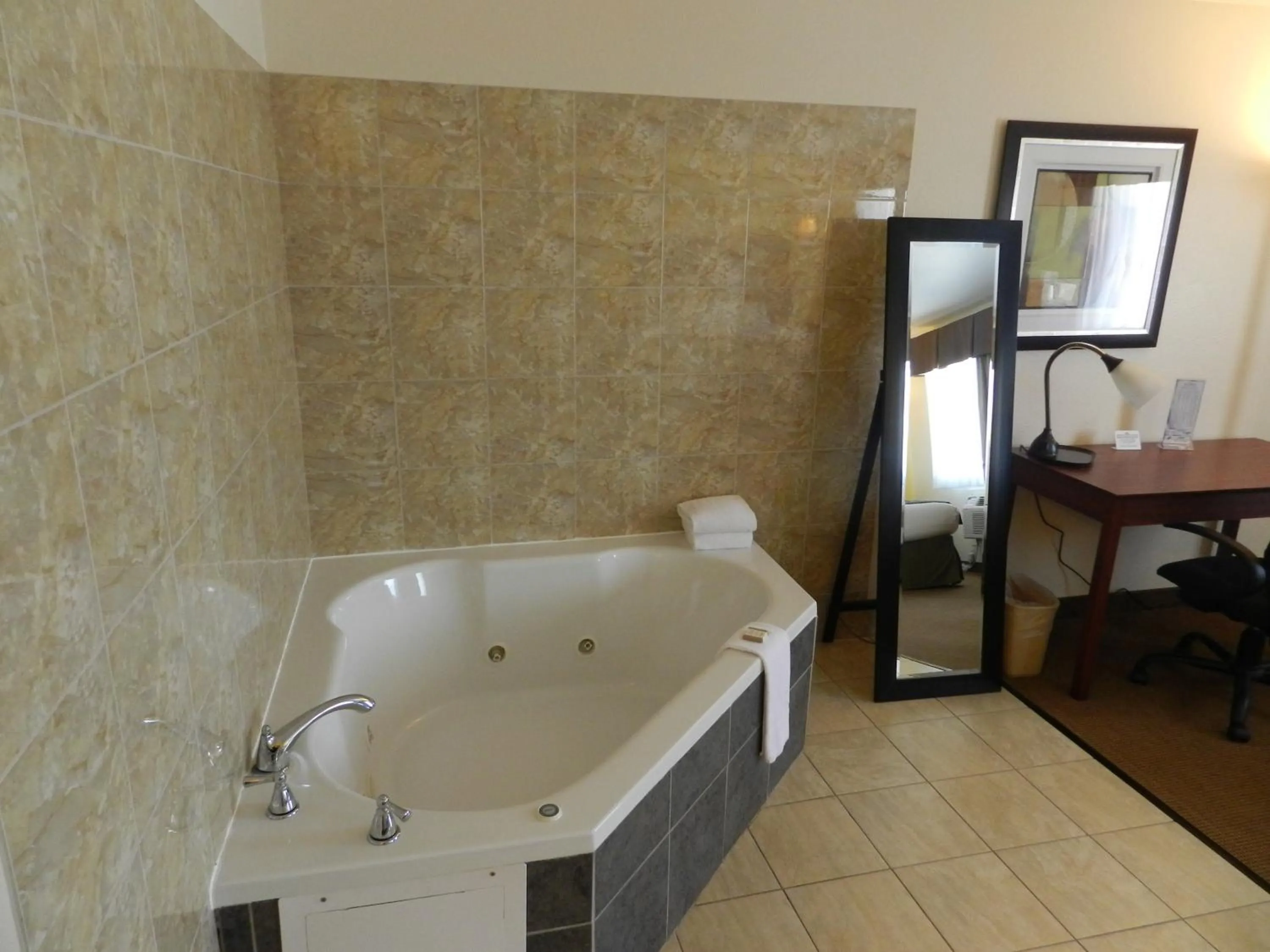 Living room in Baymont by Wyndham Dubuque