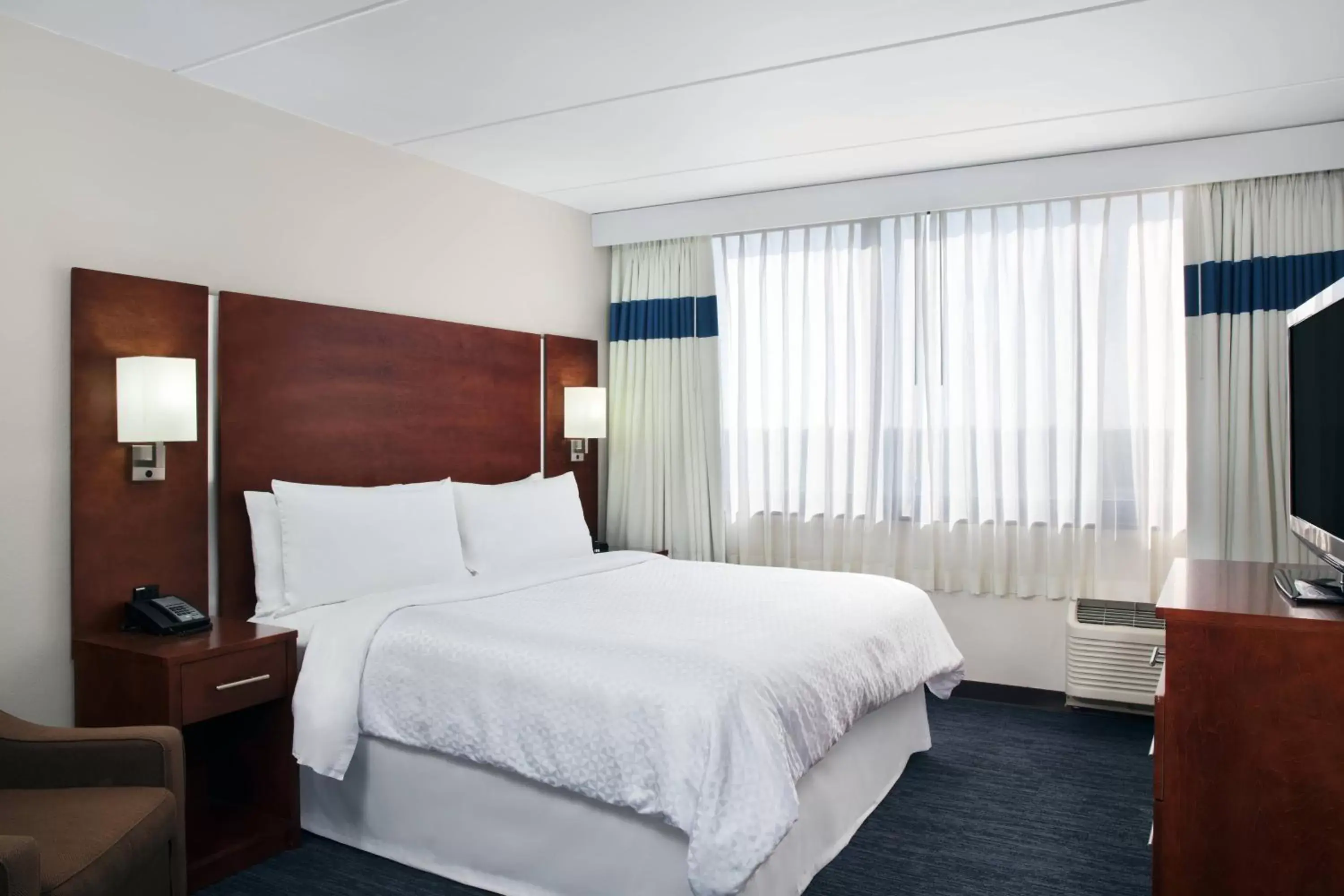 Bedroom, Bed in Four Points by Sheraton Fort Lauderdale Airport/Cruise Port