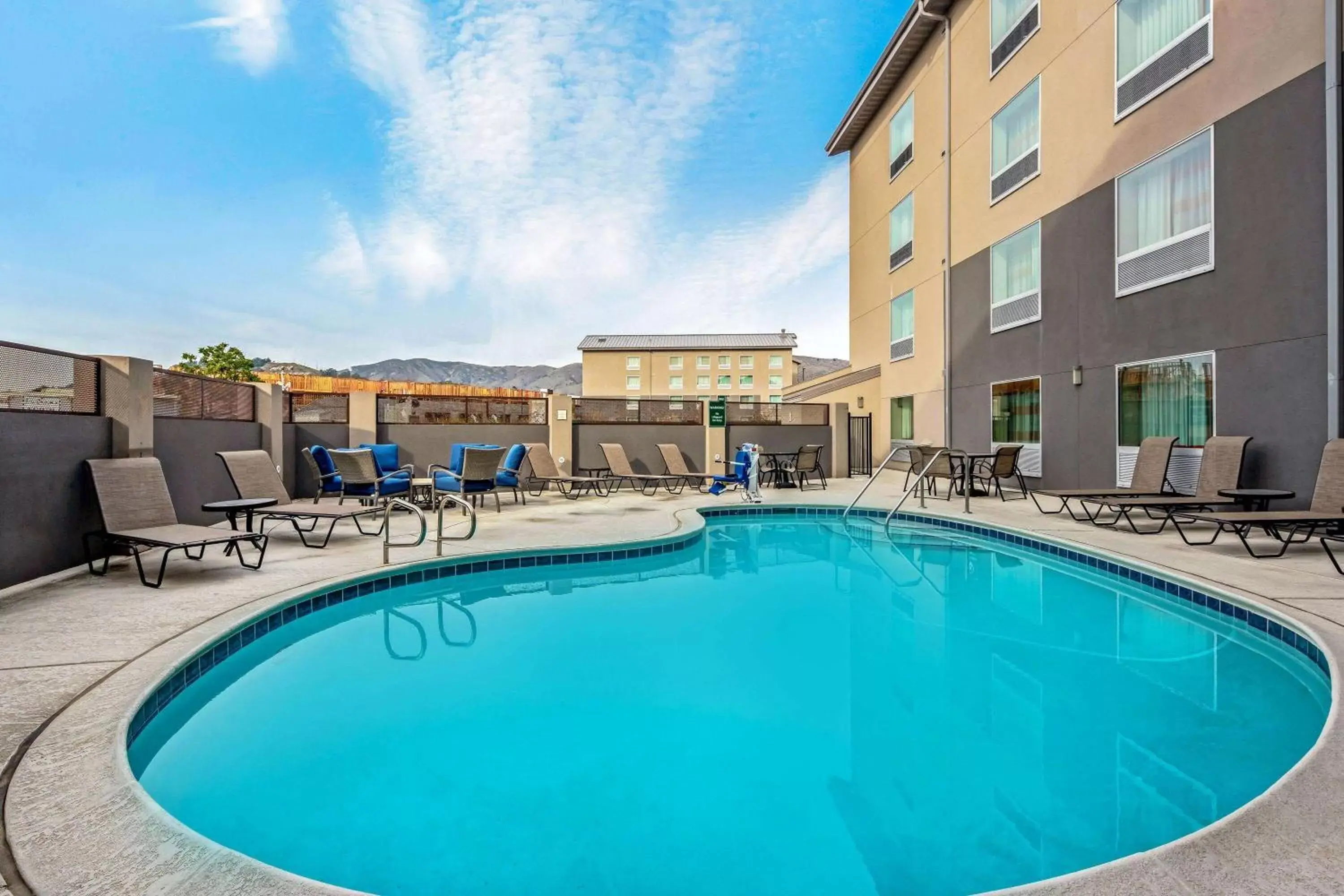 Pool view, Swimming Pool in La Quinta by Wyndham San Francisco Airport North