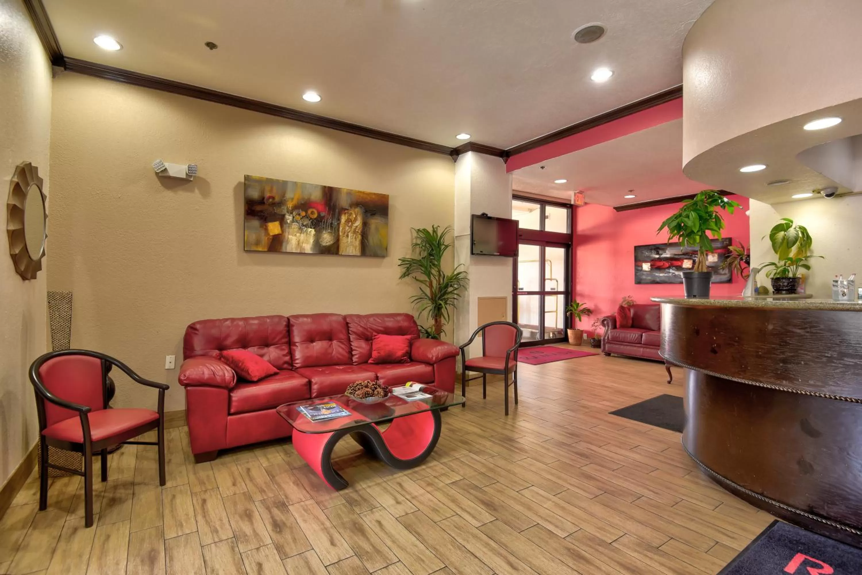Lobby or reception in Ramada by Wyndham Oklahoma City Airport North