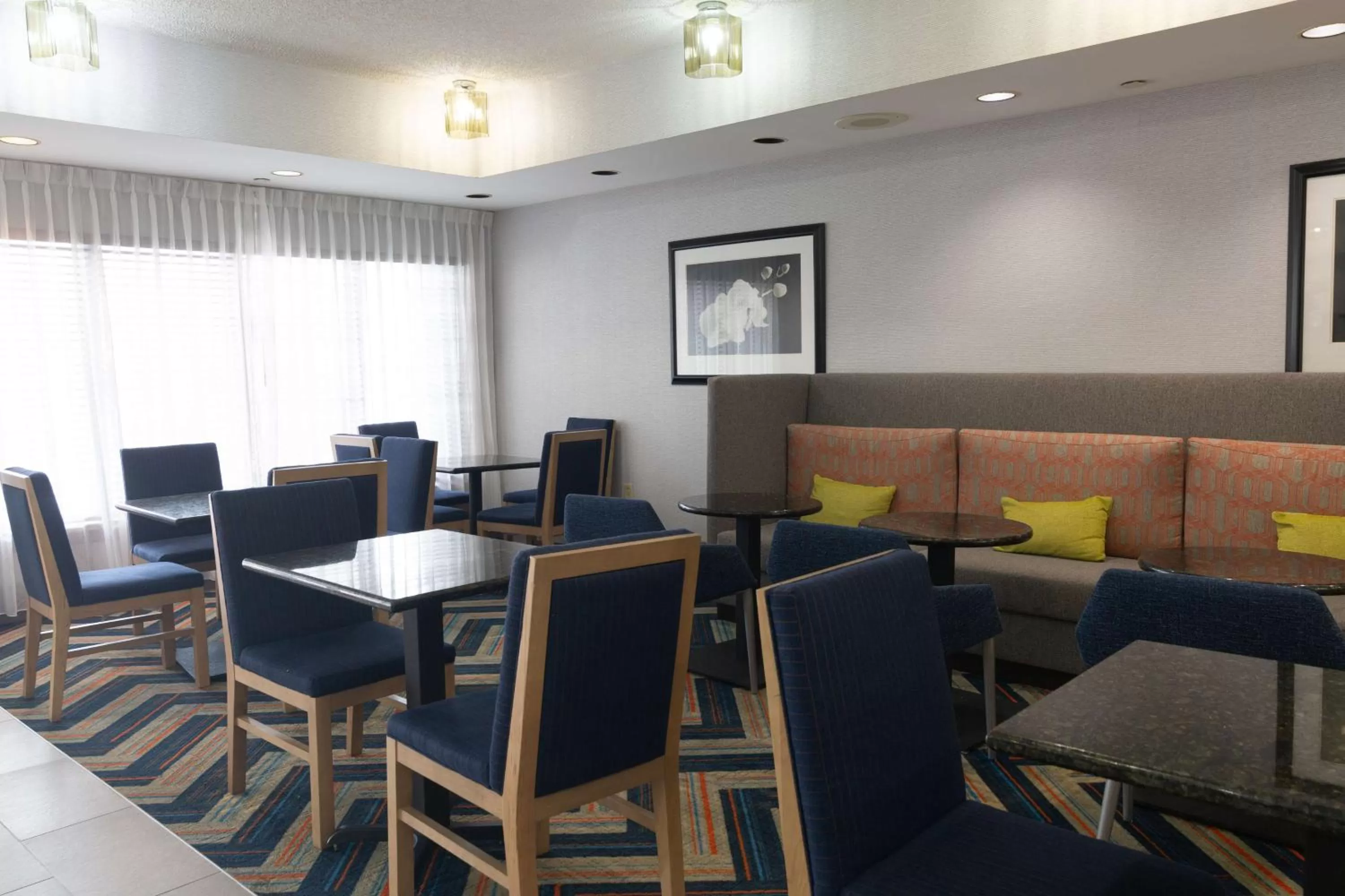 Lobby or reception in Hampton Inn Atlanta/Peachtree City