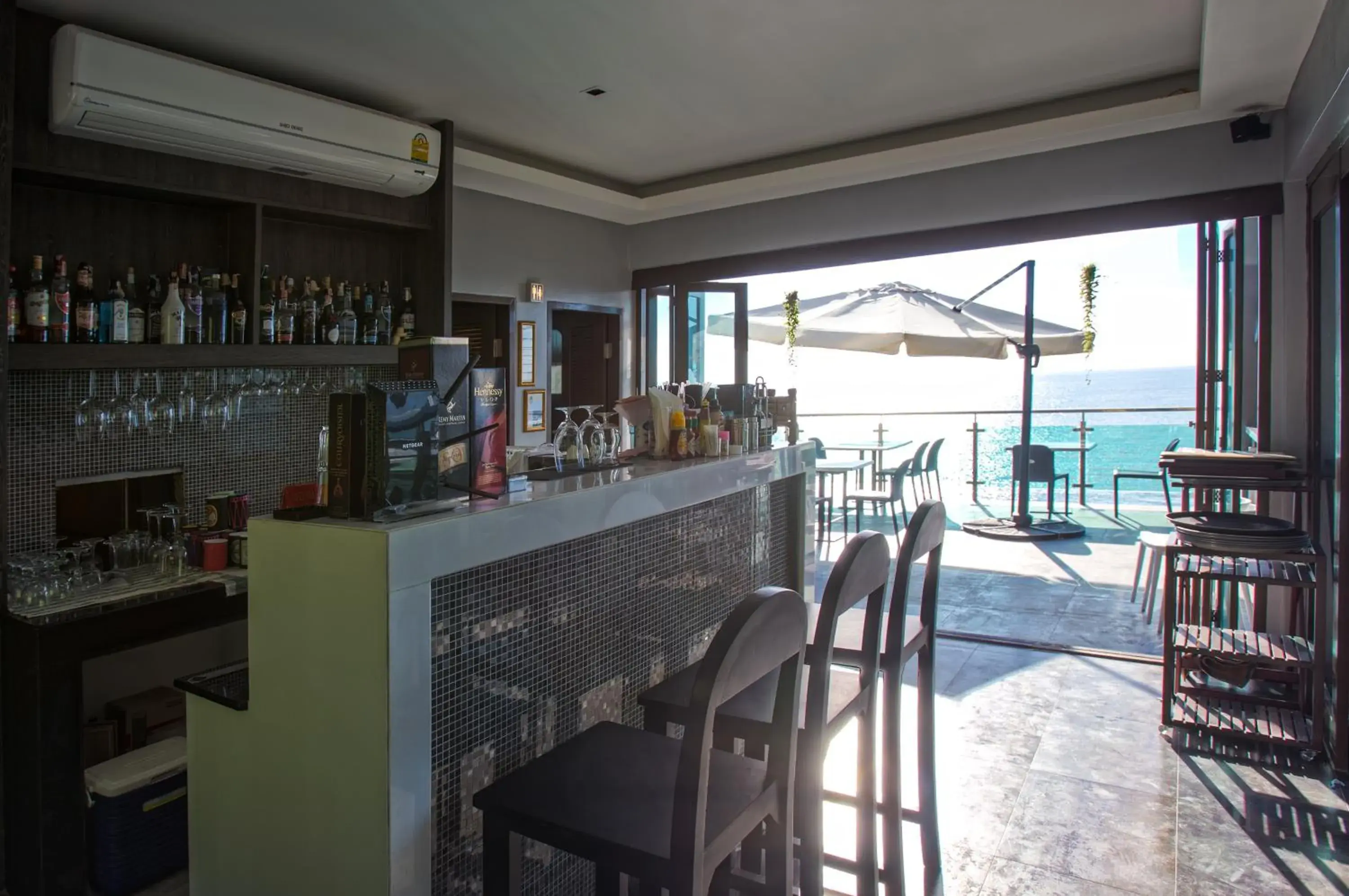 Lounge or bar, Lounge/Bar in Cliff Lanta Suite-Koh Lanta Krabi