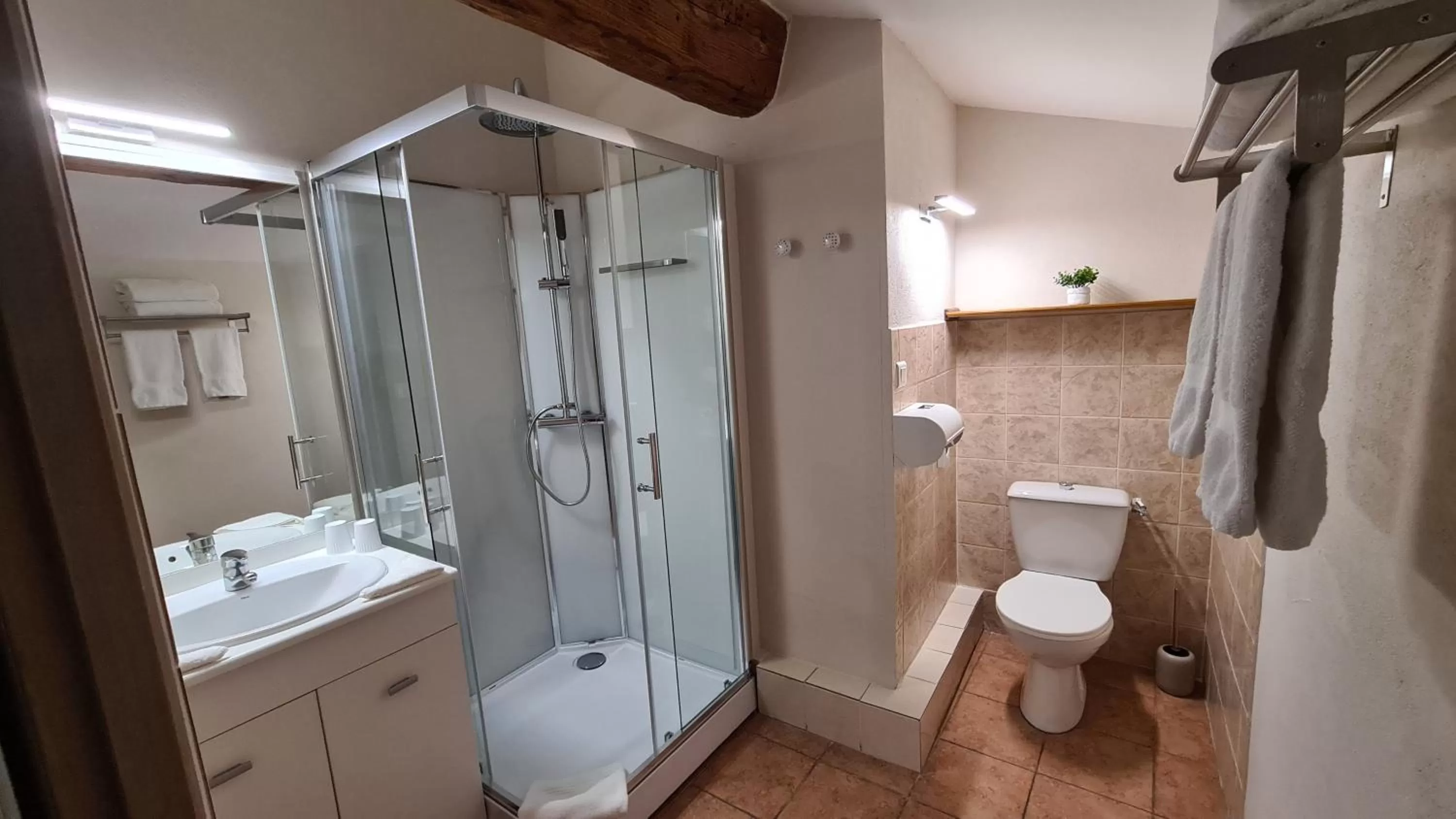 Bathroom in Logis Hôtel La Bastide Saint Bach