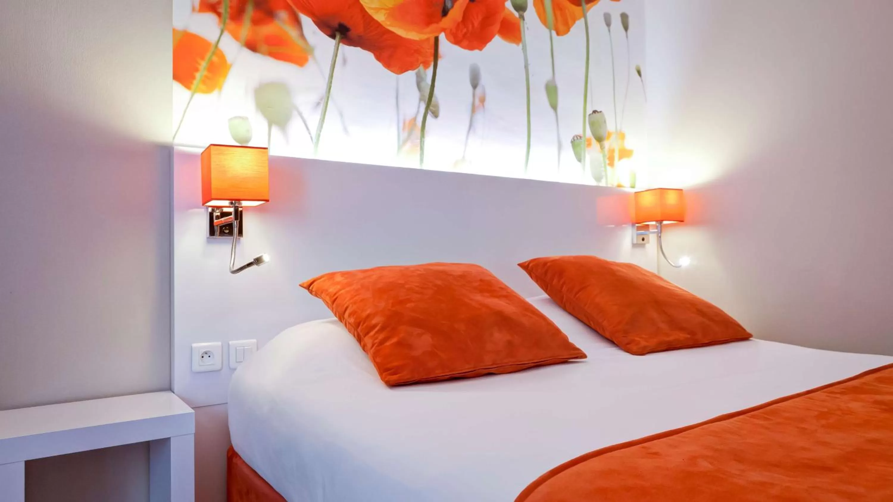 Photo of the whole room, Bed in Best Western Crequi Lyon Part Dieu