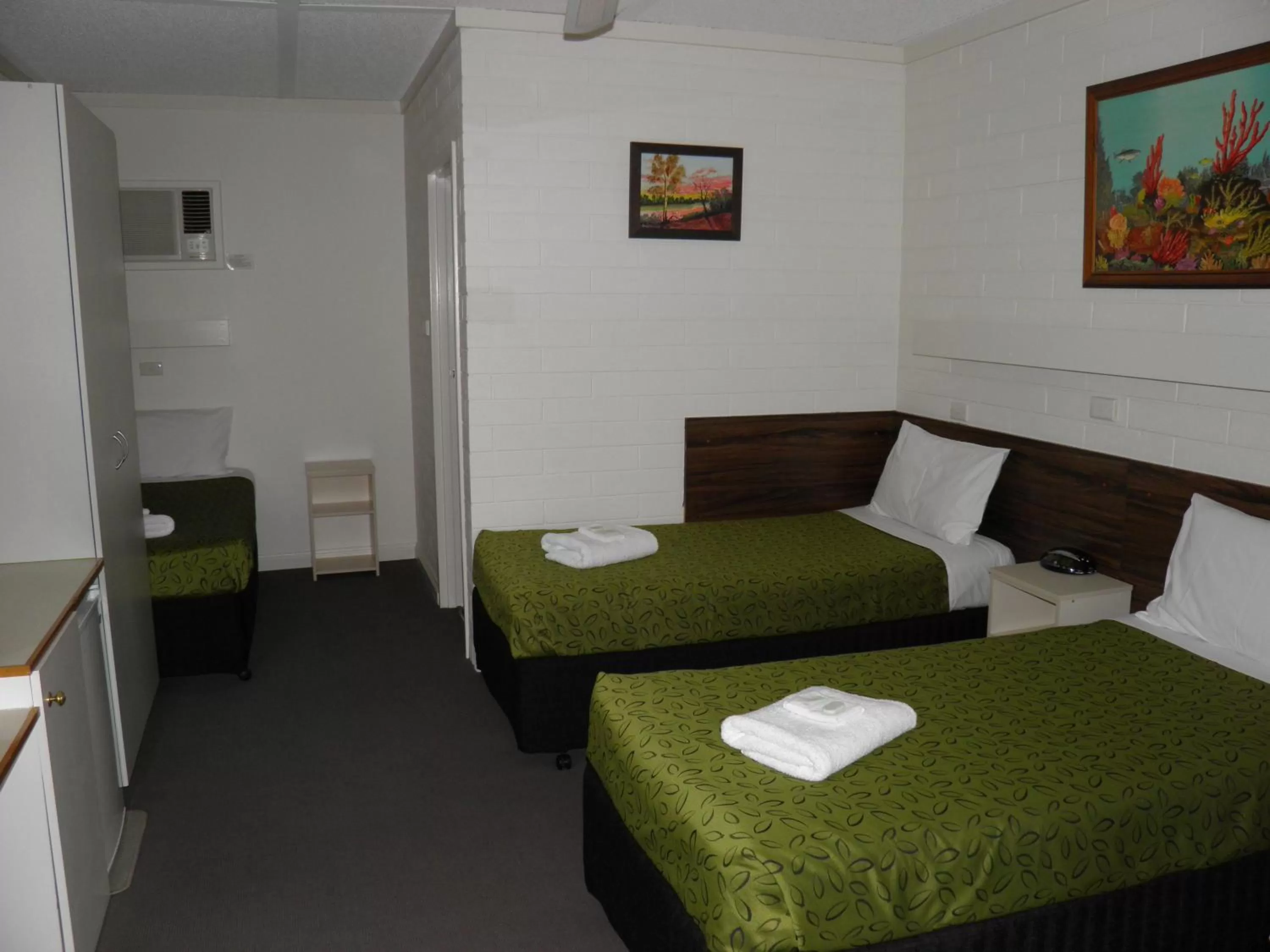Standard Triple Room in 7th Street Motel
