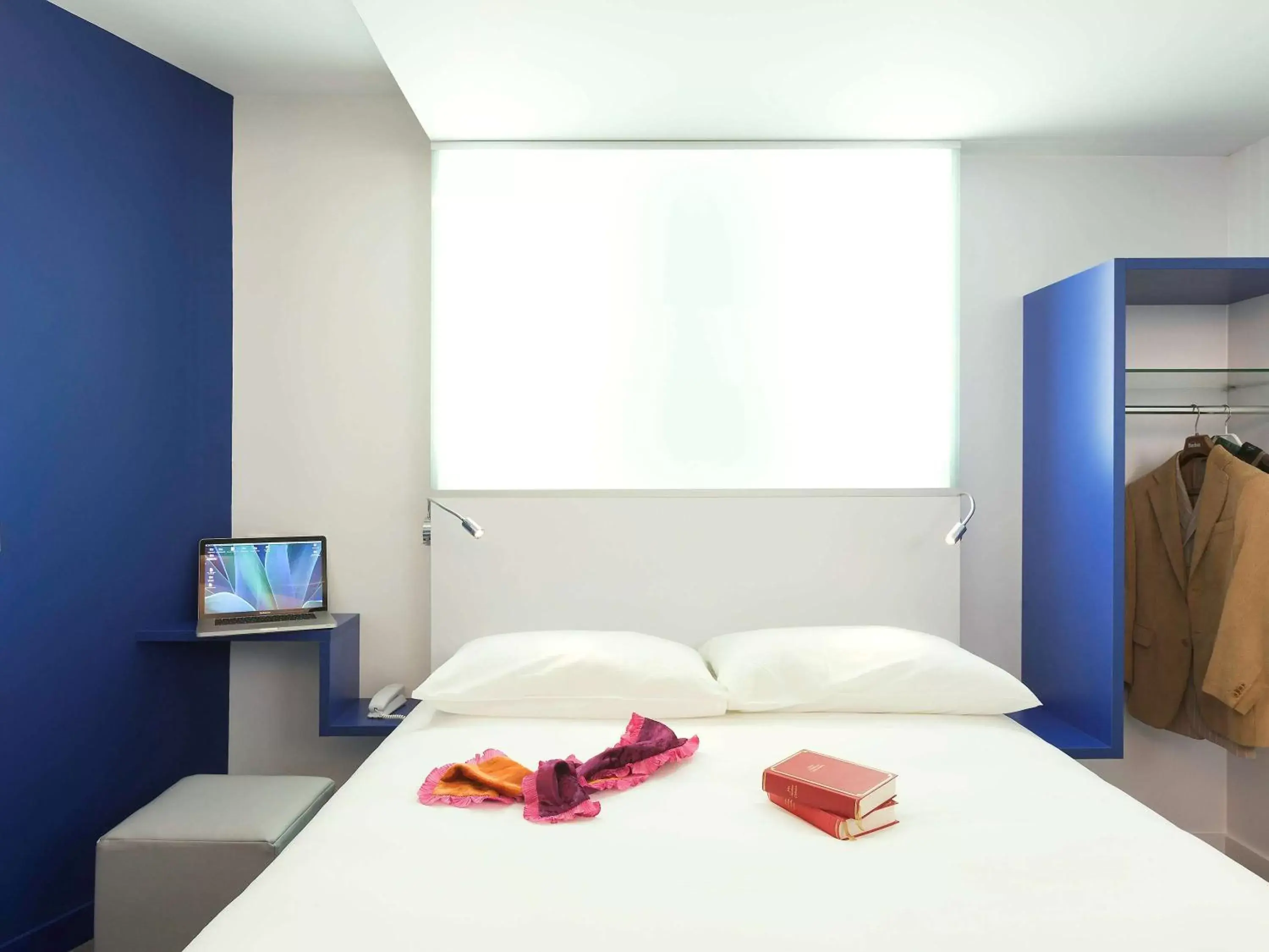 Photo of the whole room, Bed in ibis Styles Vannes Gare Centre