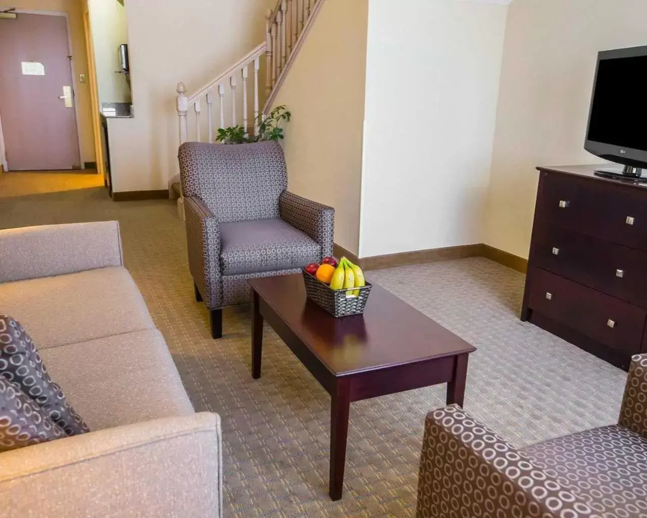 King Suite with Sofa Bed - Non-Smoking in Comfort Suites University Area Notre Dame-South Bend
