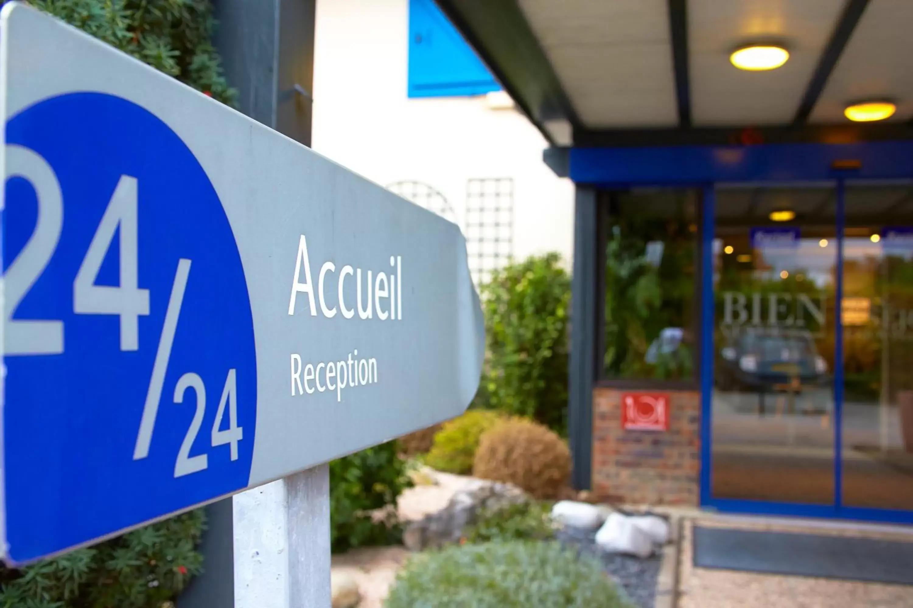 Facade/entrance, Property Logo/Sign in Kyriad Beaune