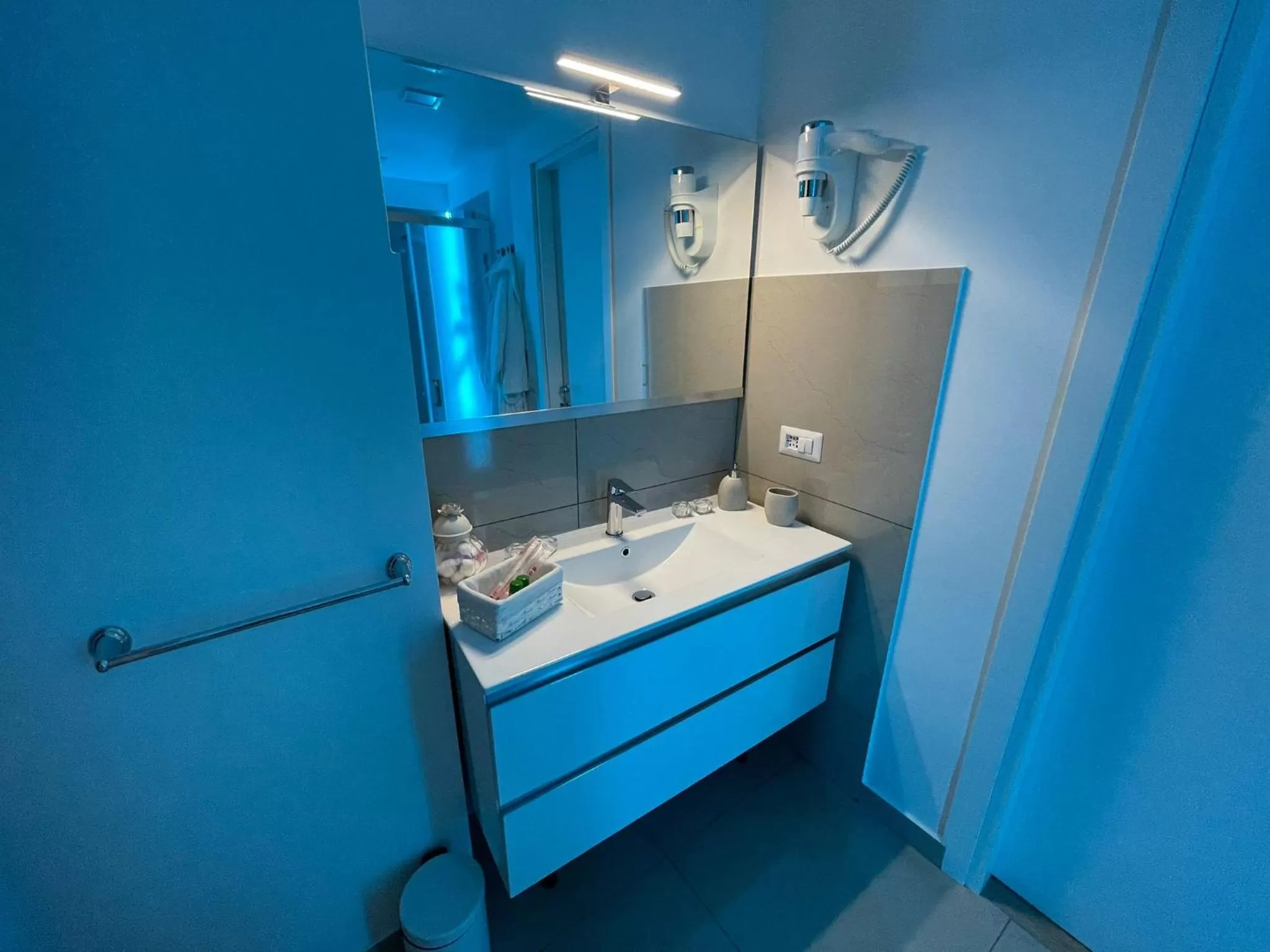 Bathroom in Suite Ciclopi Acitrezza