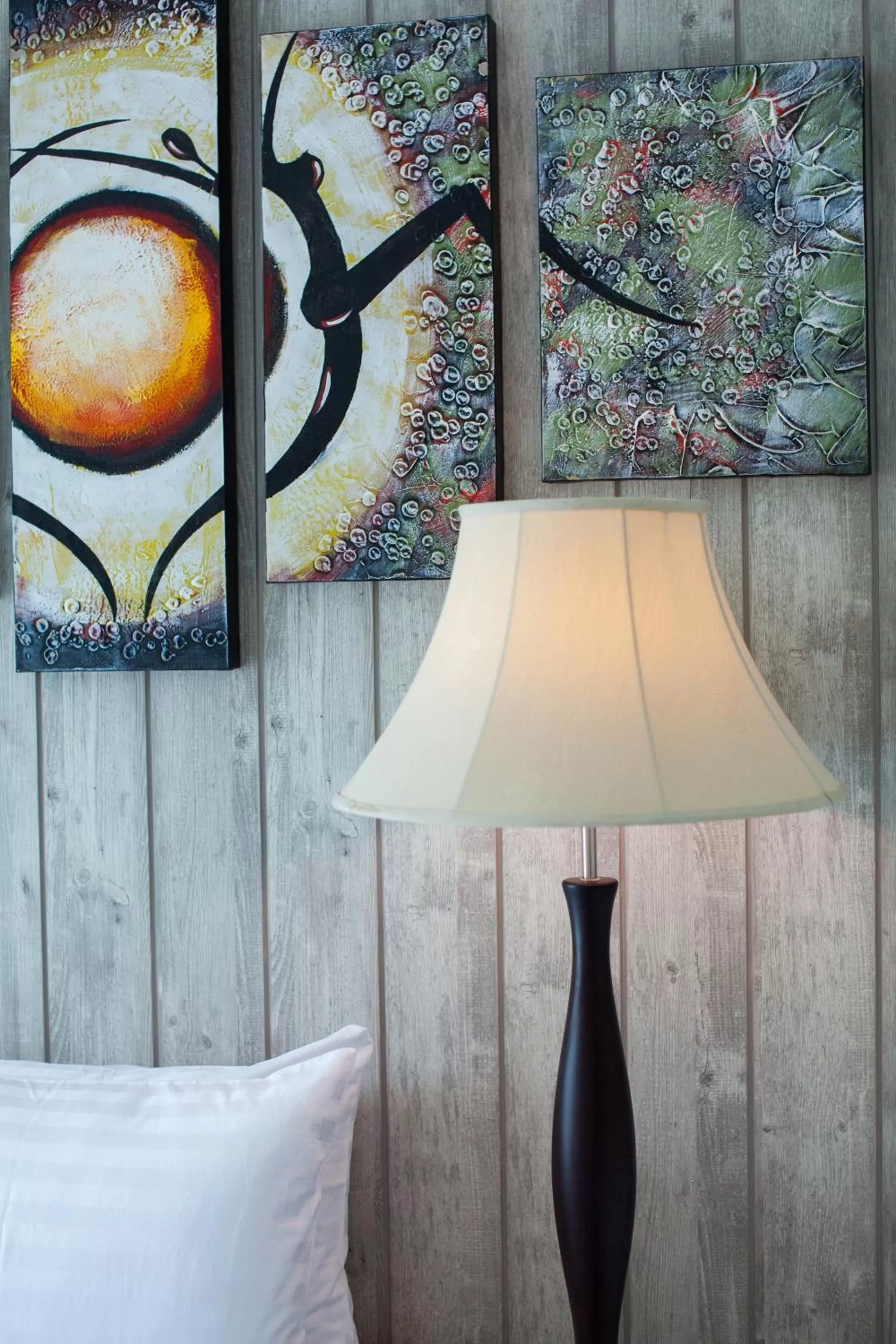 Decorative detail, Bed in Anchan Laguna Hotel โรงแรมอัญชันลากูน่า